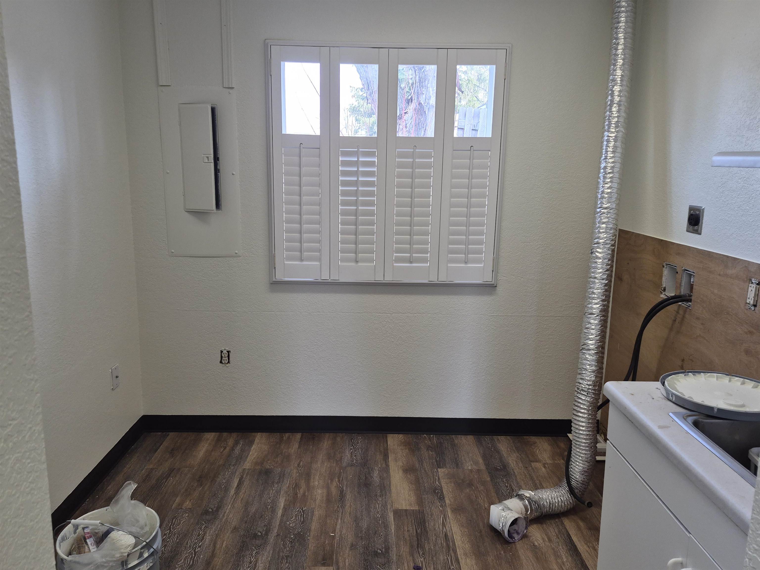 1027 S 17th Avenue Property Photo 8