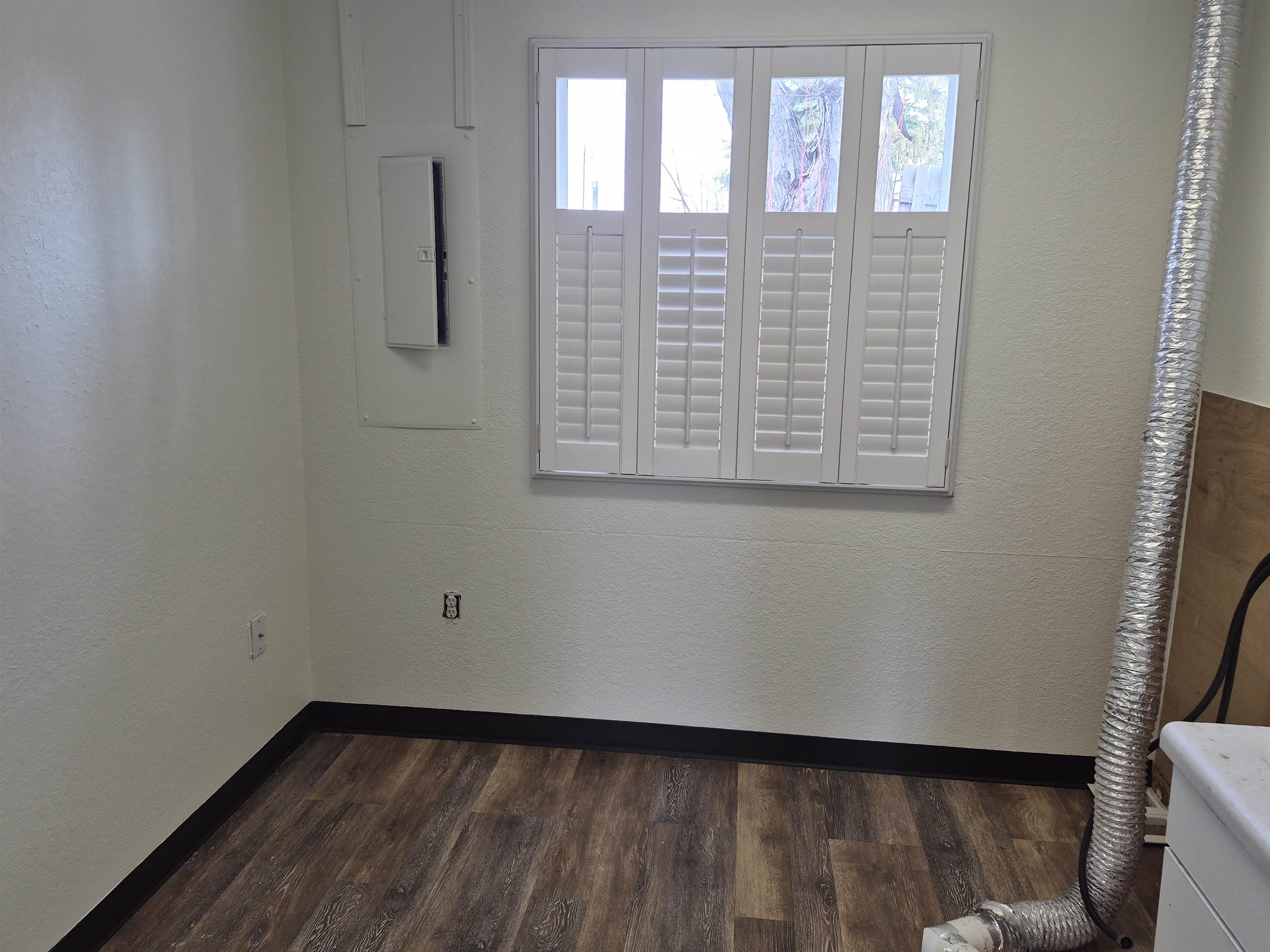1027 S 17th Avenue Property Photo 9