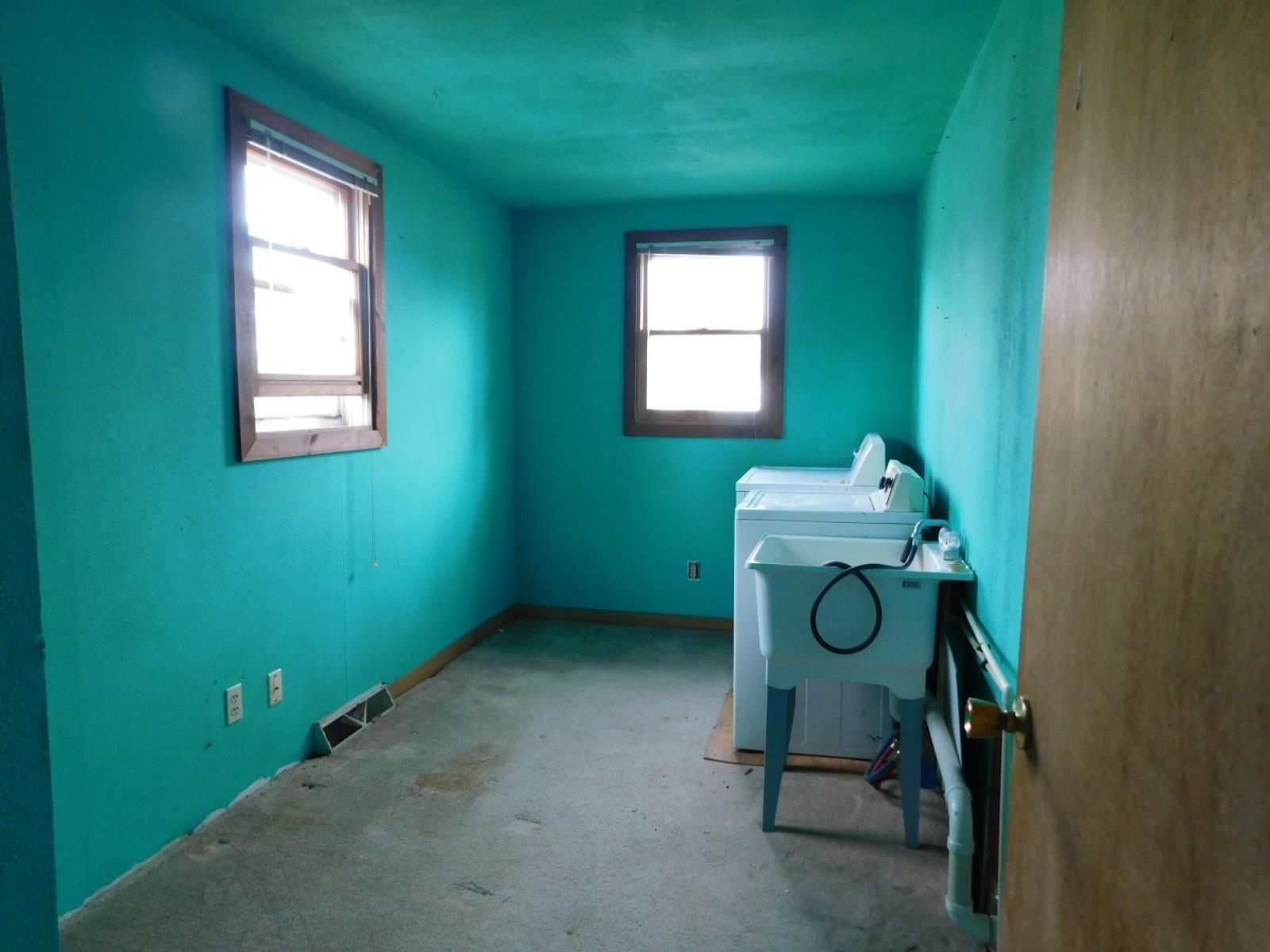 602 Douglas Street Property Photo 5