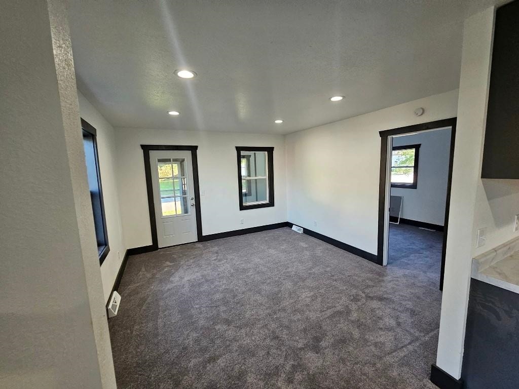 501 E 9th Street Property Photo 5