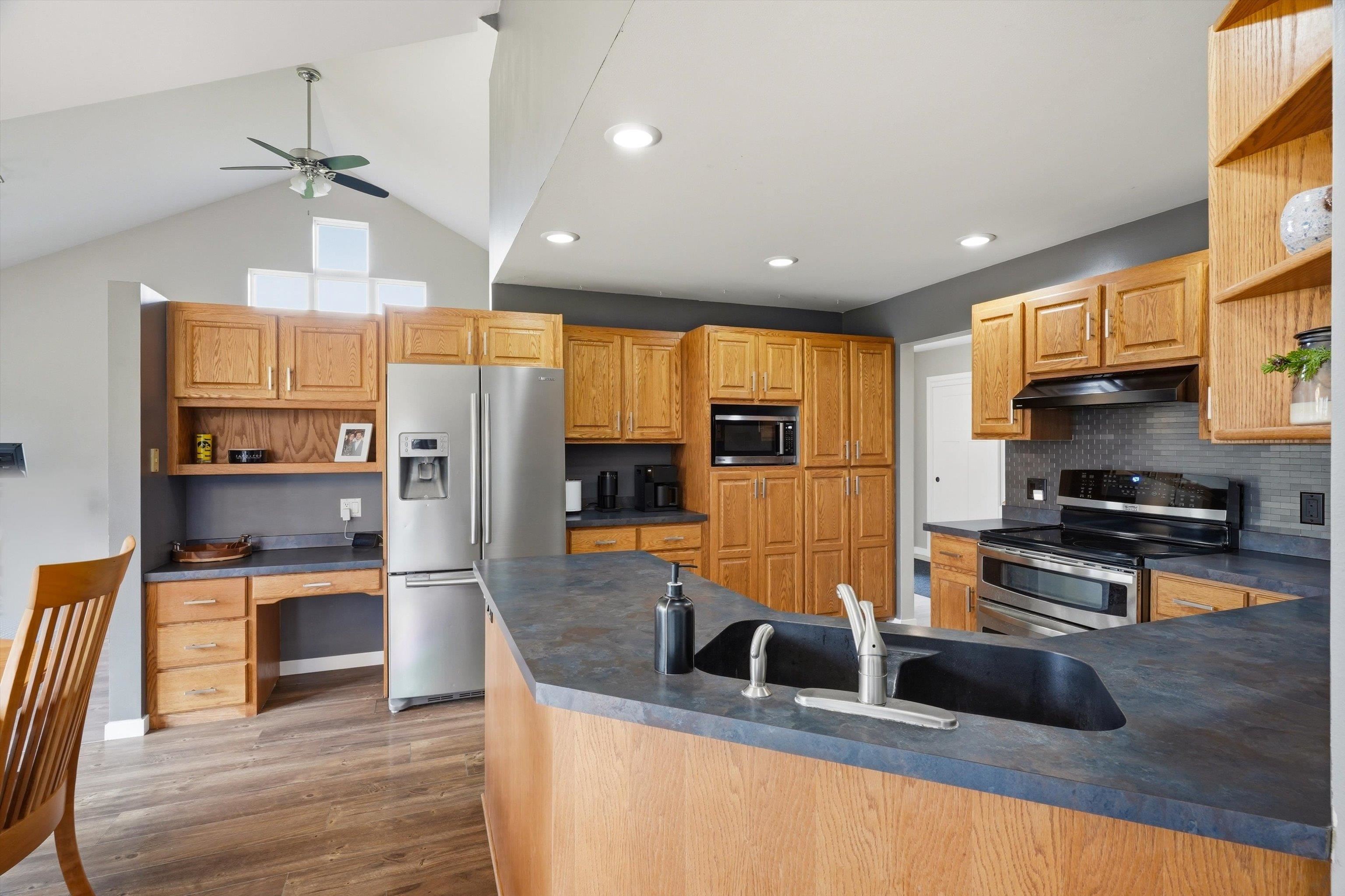 9854 Riveredge Drive Property Photo 15