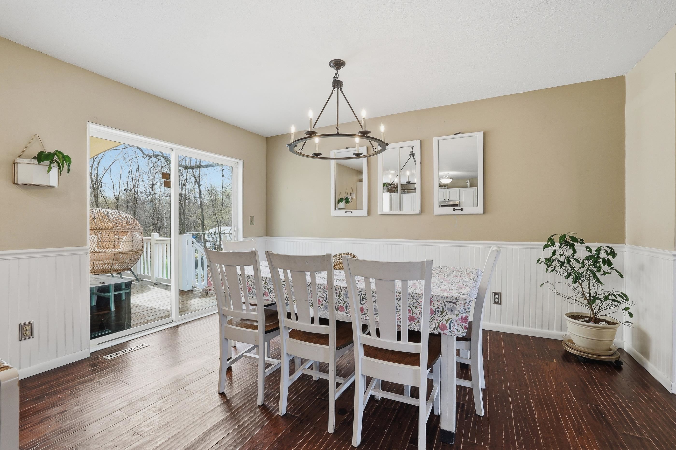 943 W River Road Property Photo 16