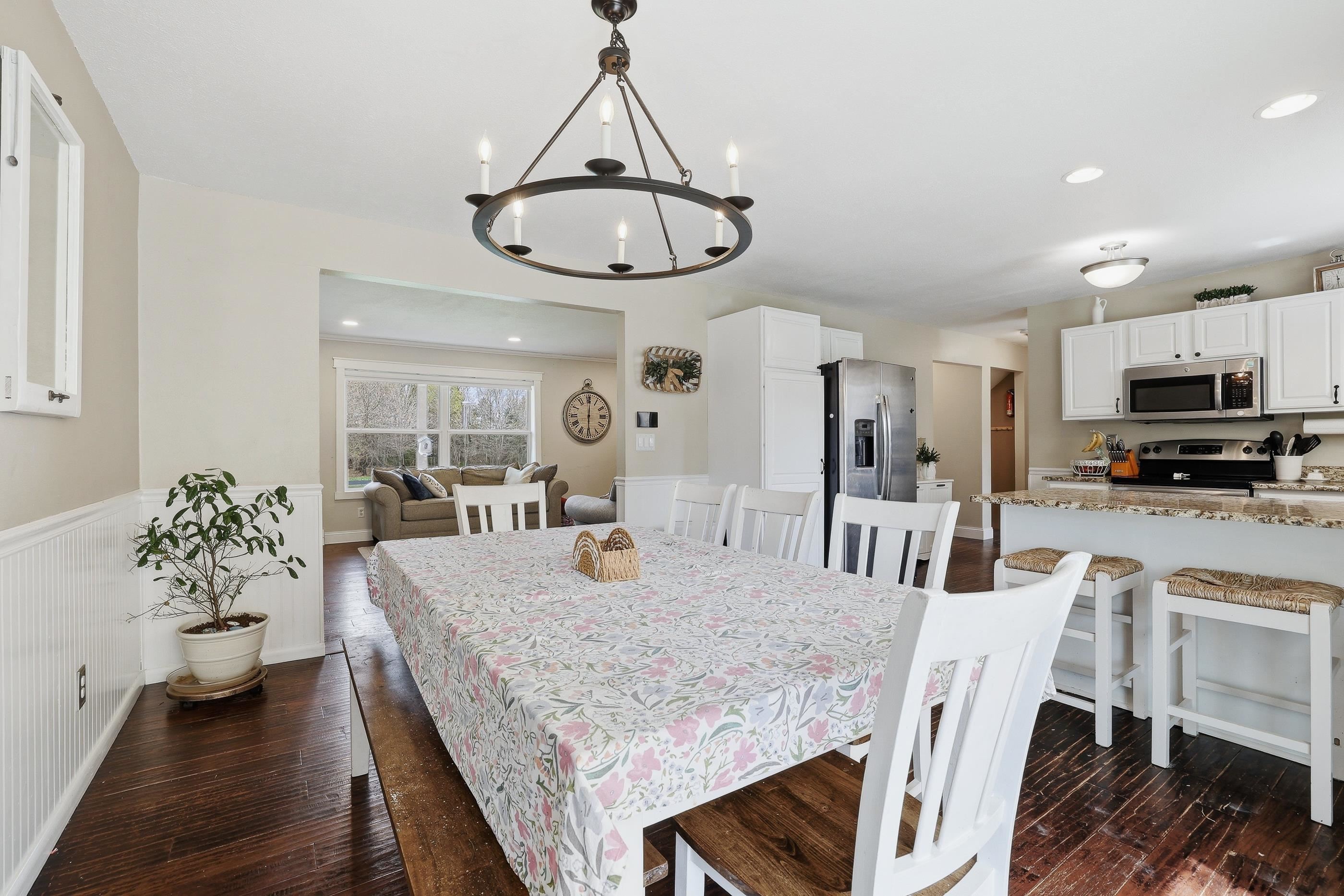 943 W River Road Property Photo 19