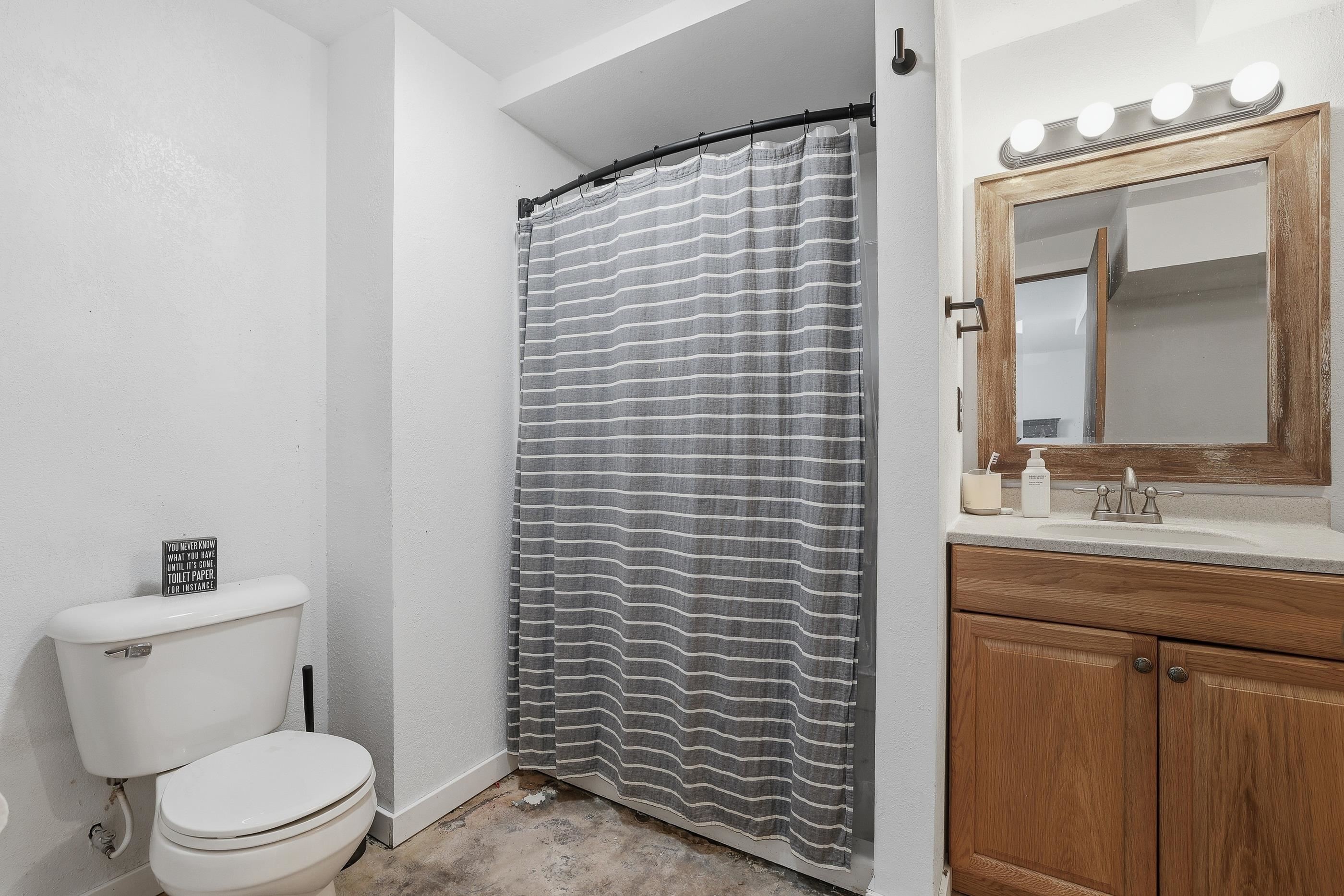 943 W River Road Property Photo 45