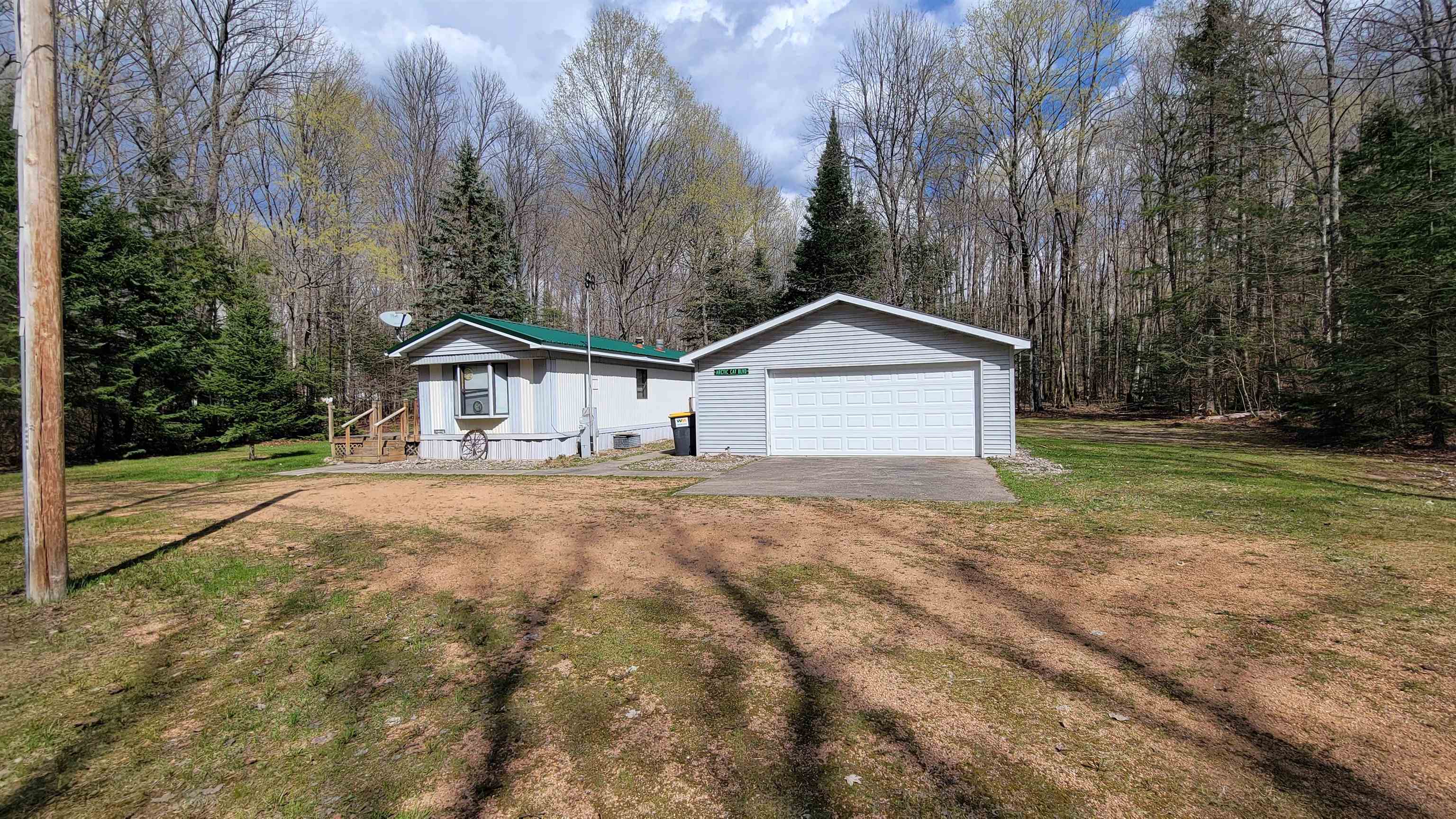N10803 Walleye Road Property Photo 2