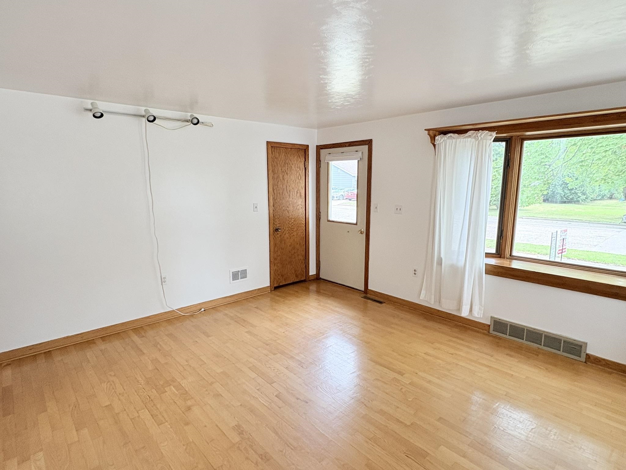 1521 Monroe Street Property Photo 4