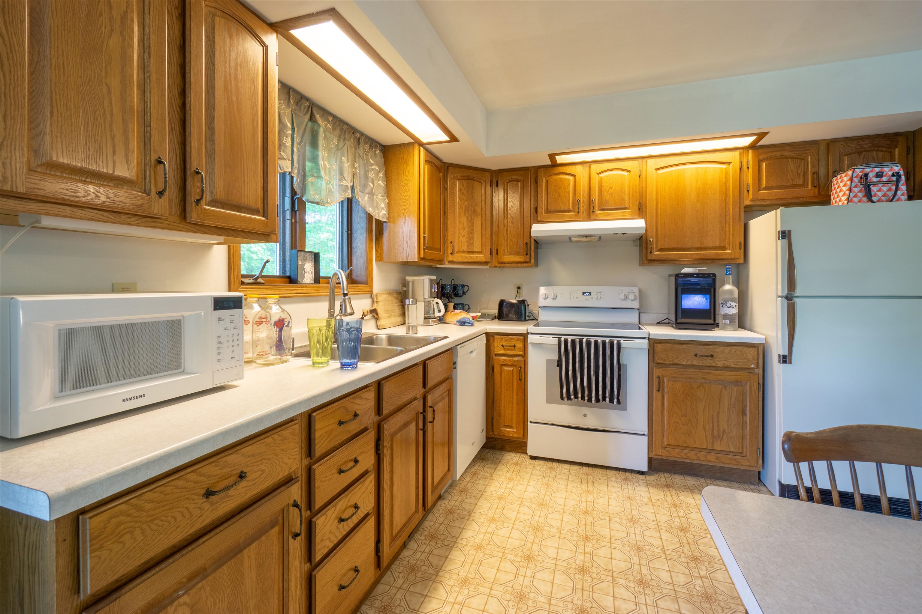 4410-4412 Hilltop Road Property Photo 4