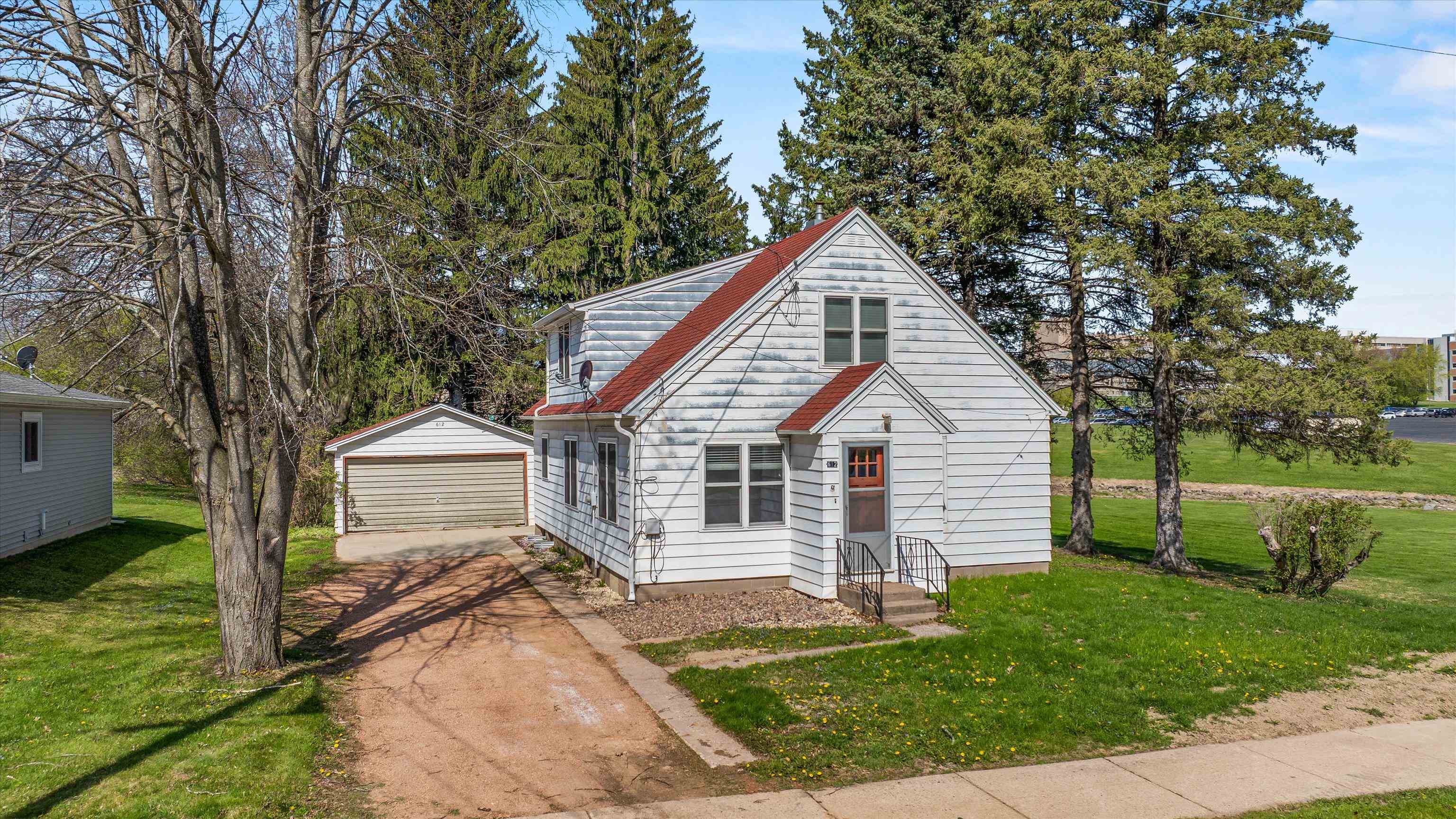 612 N Walnut Avenue Property Photo 1