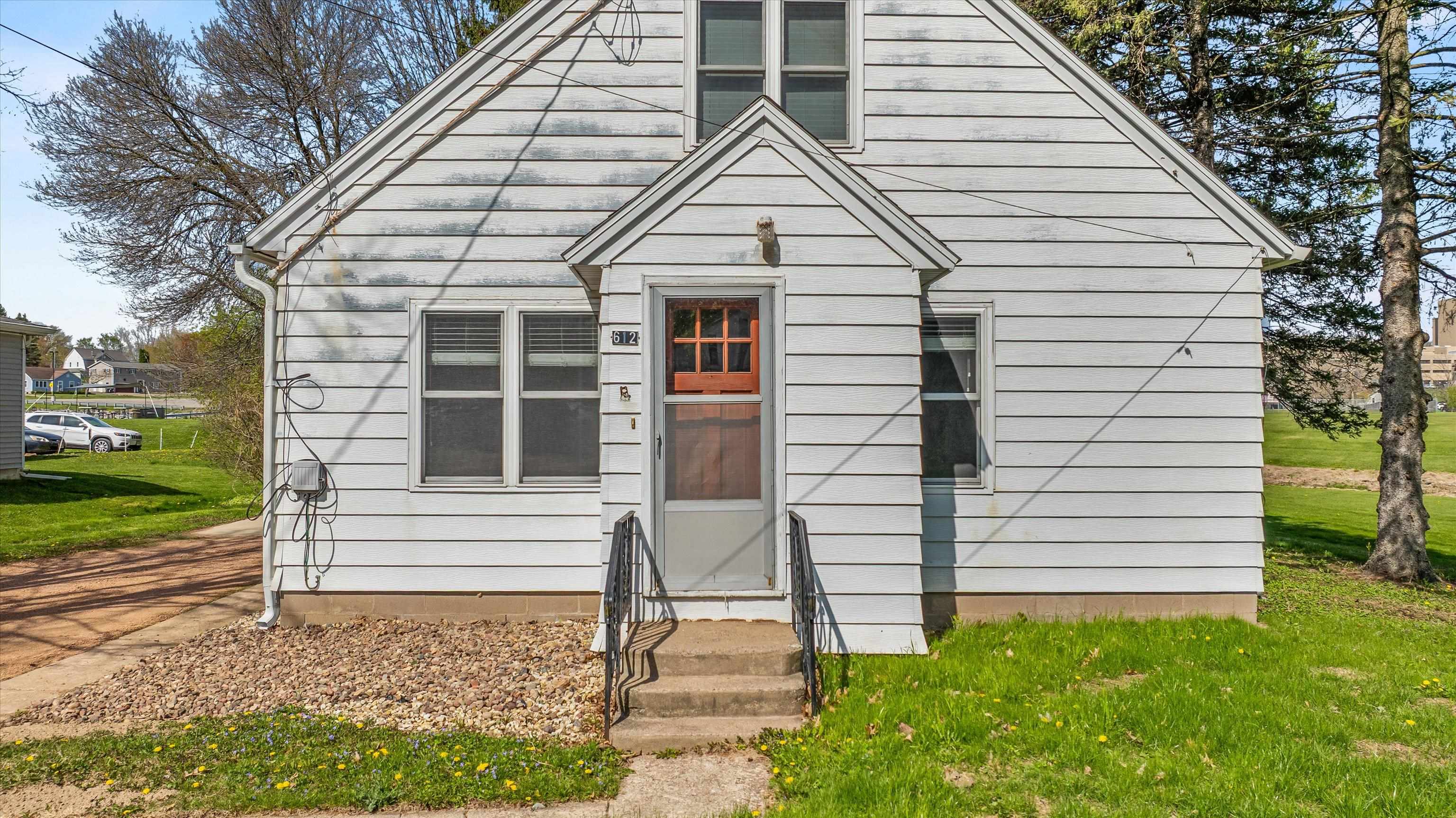 612 N Walnut Avenue Property Photo 2