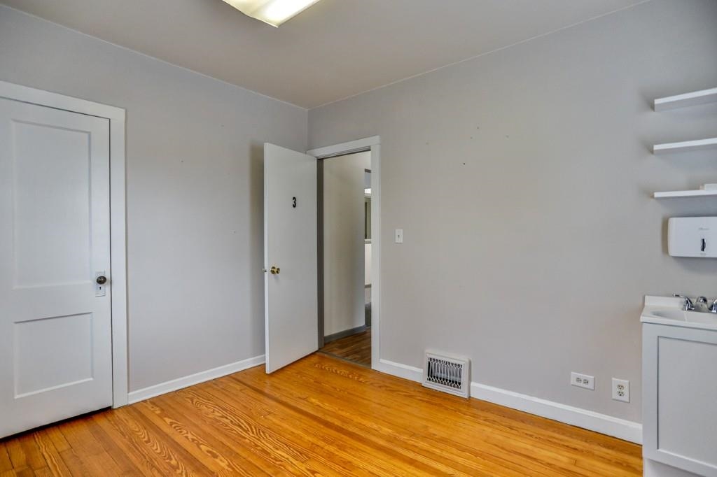 2402 Grand Avenue Property Photo 28
