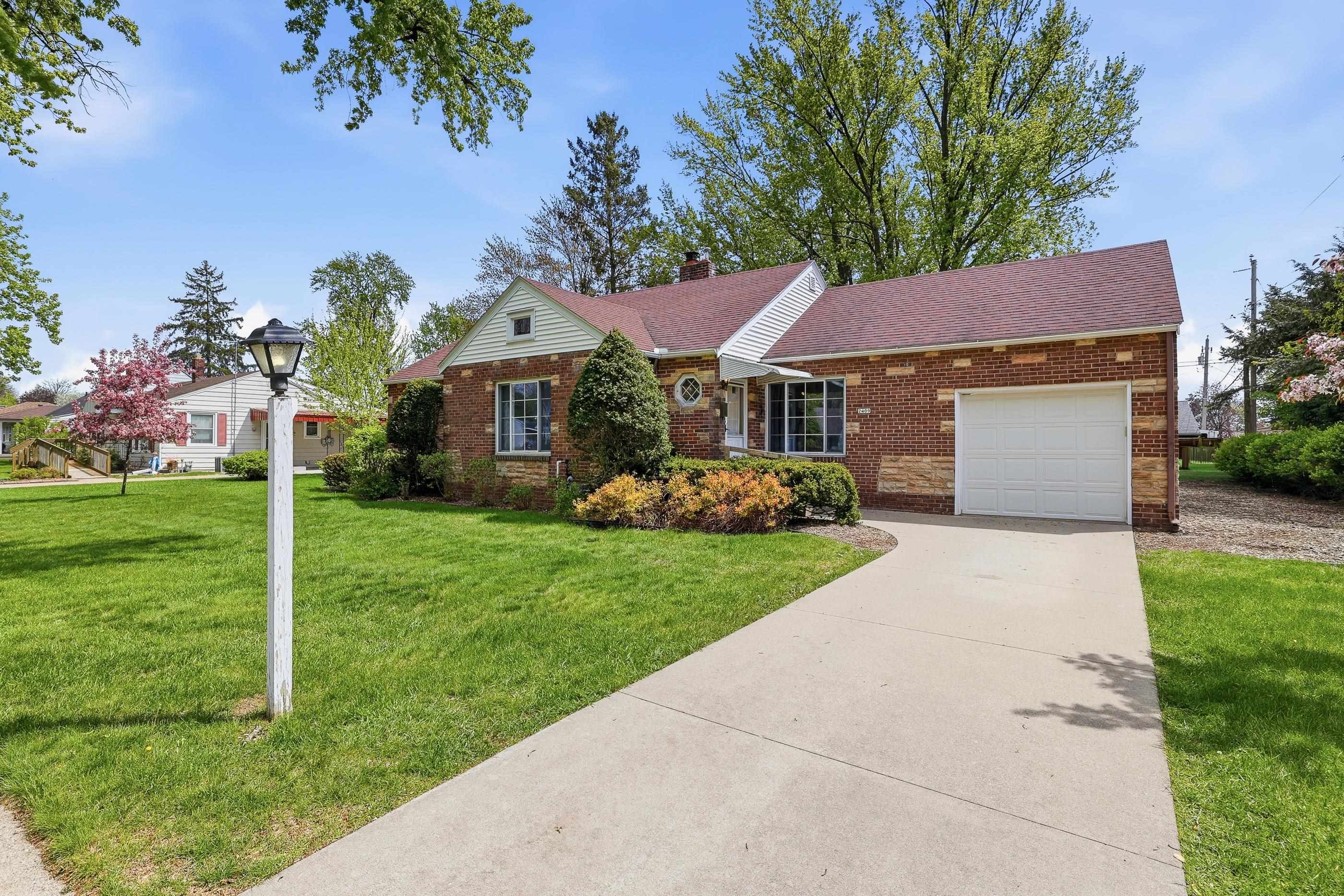 2409 Simonis Street Property Photo 1