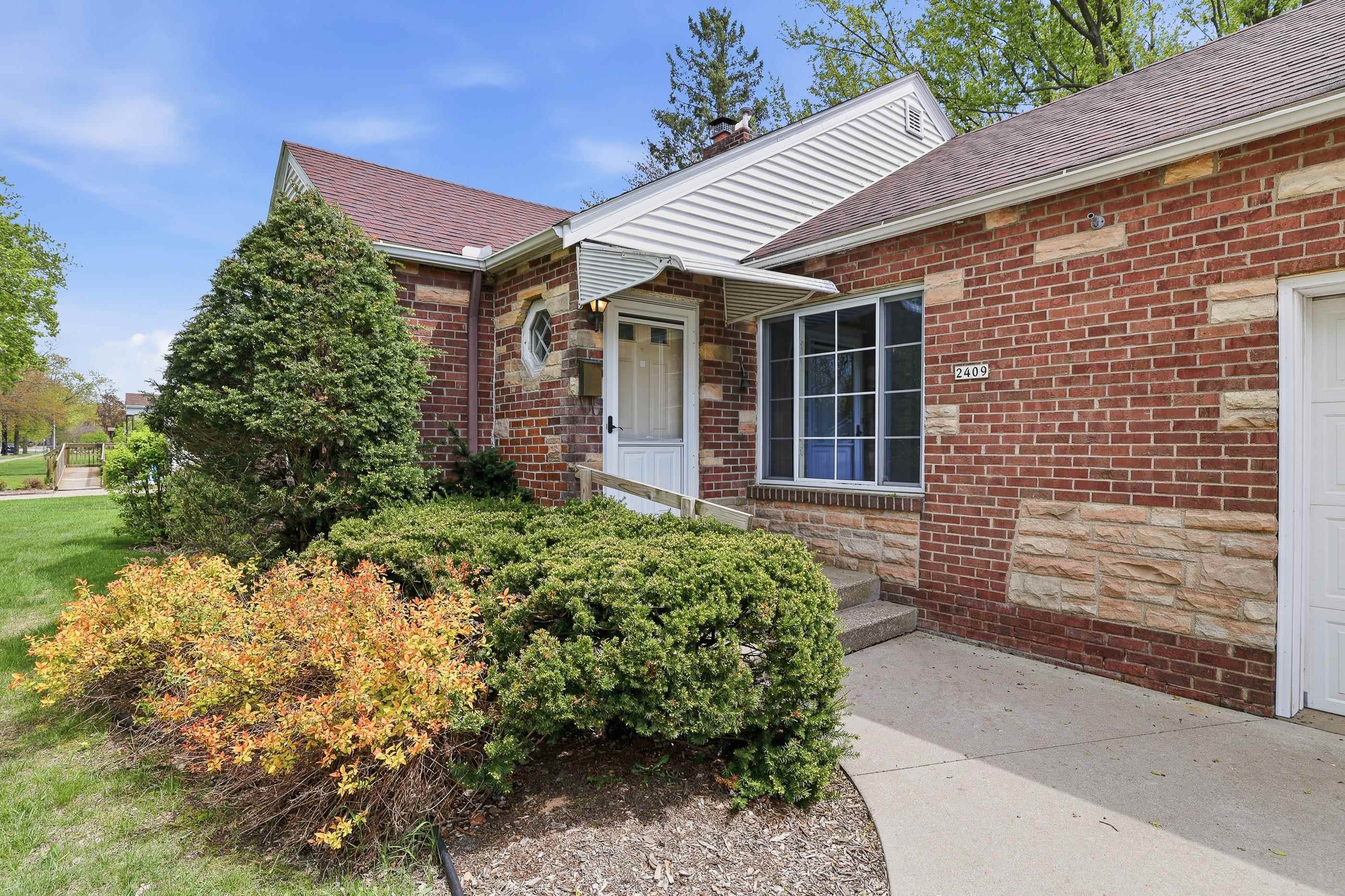 2409 Simonis Street Property Photo 4