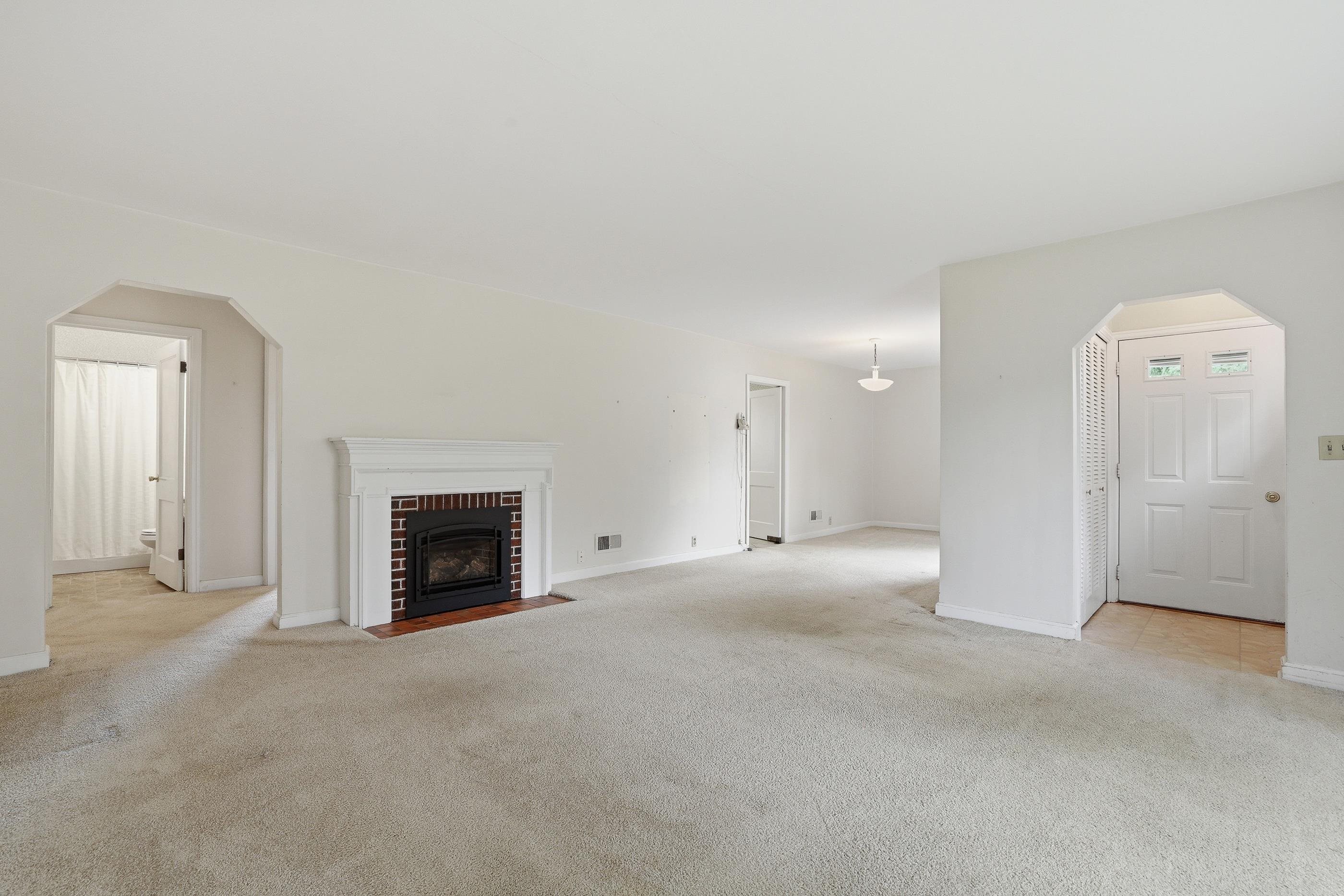 2409 Simonis Street Property Photo 6