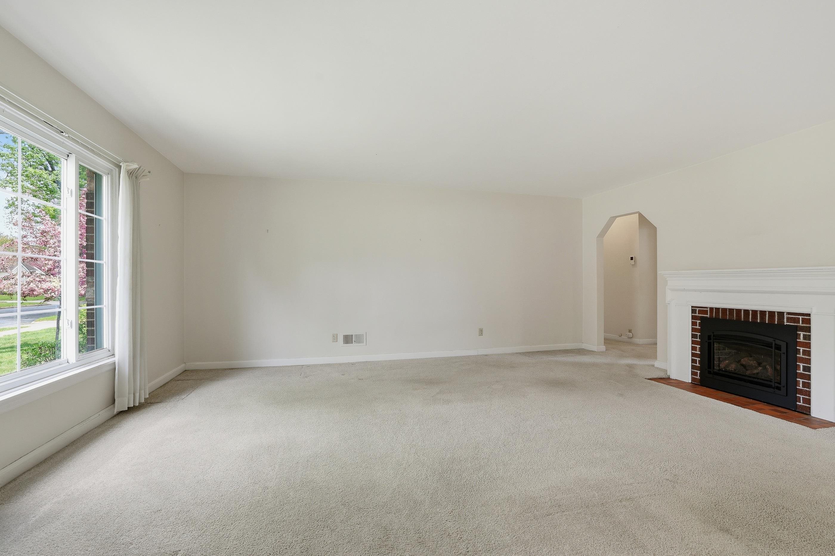 2409 Simonis Street Property Photo 9