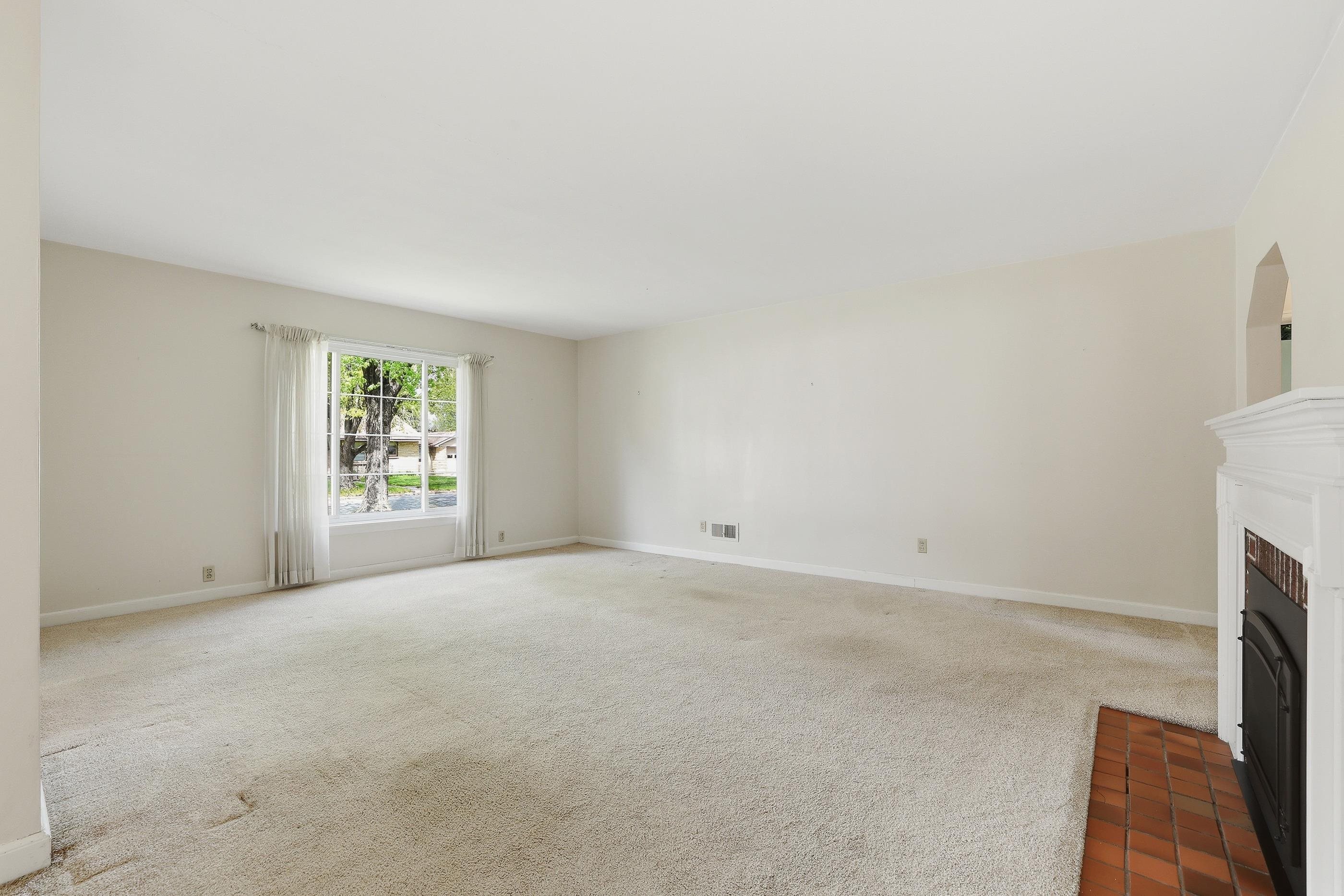 2409 Simonis Street Property Photo 10