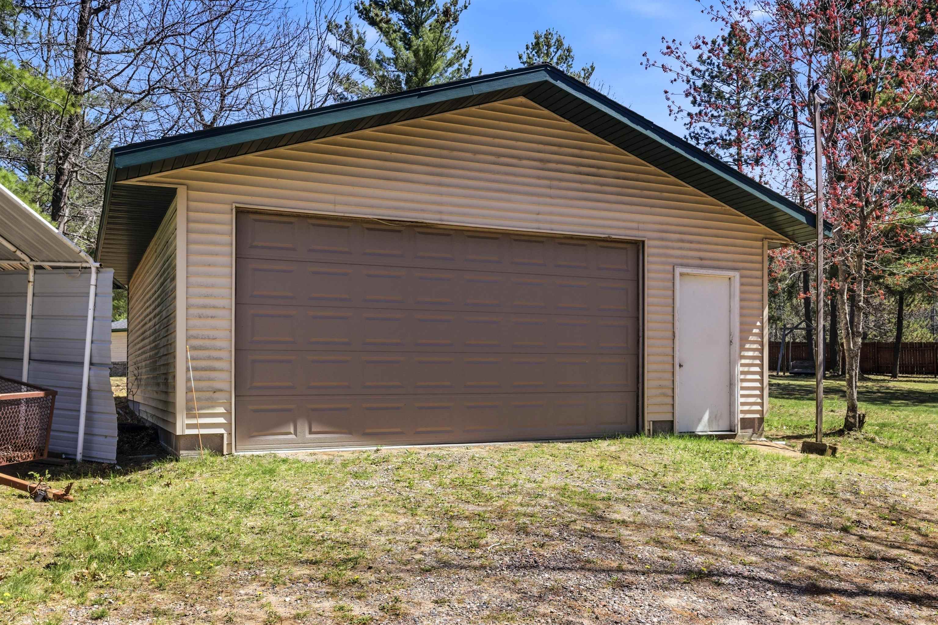 11367 Trant Road Property Photo 6