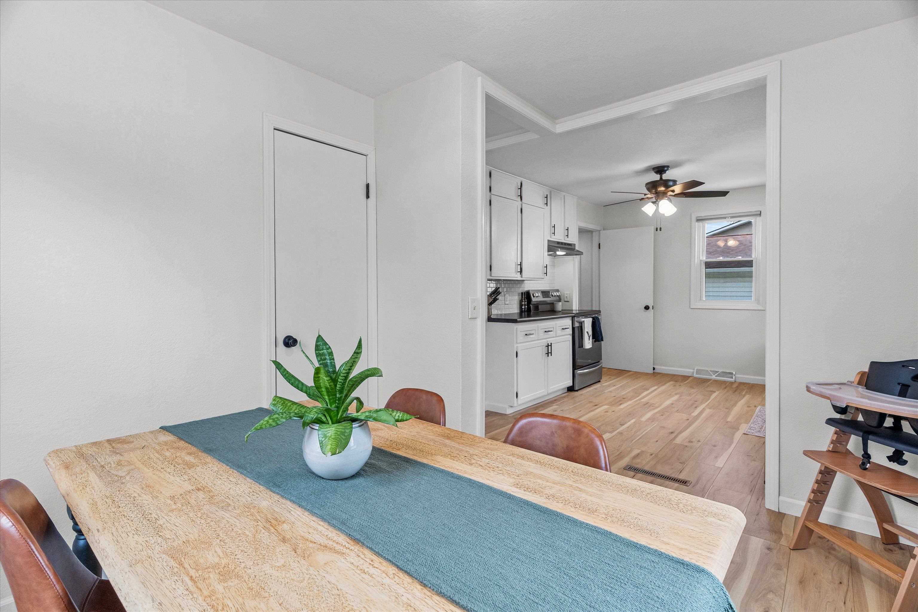 806 E Doege Street Property Photo 10