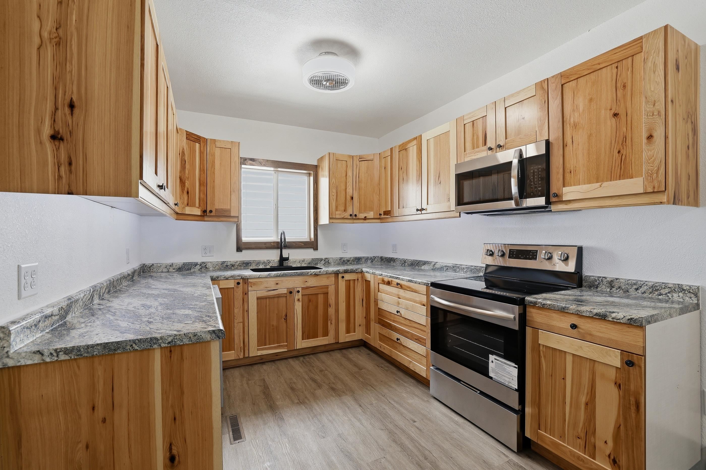 310 N Maple Avenue Property Photo 9