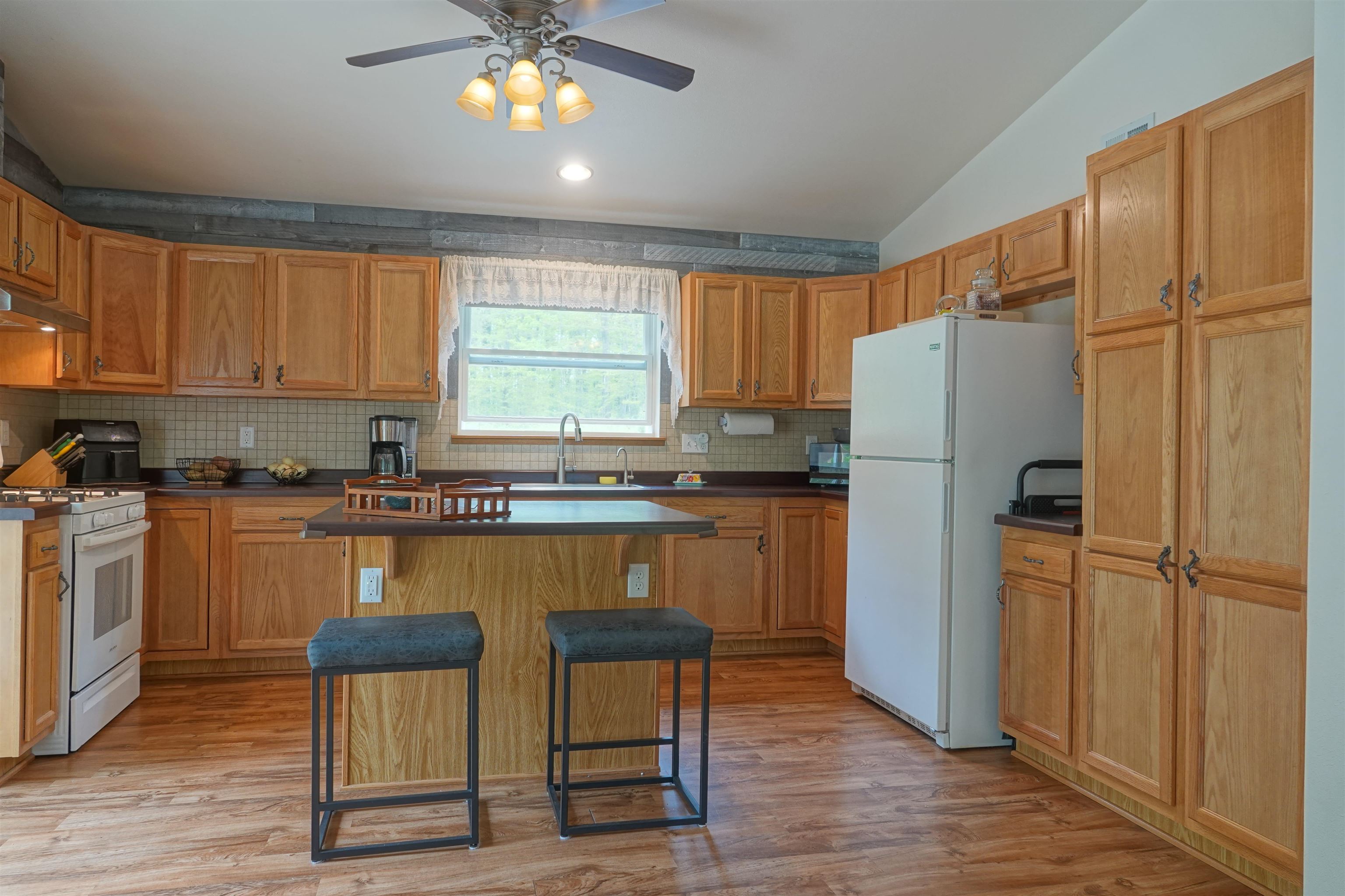 N221 Lamer Drive Property Photo 4
