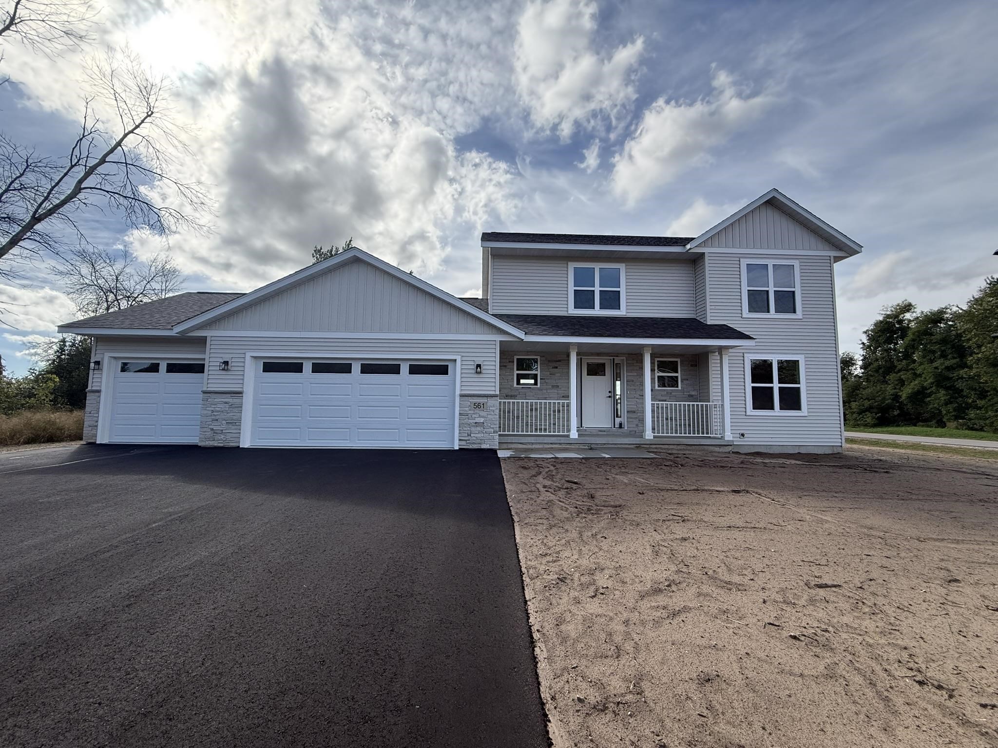 561 Amberwood Way Property Photo 3