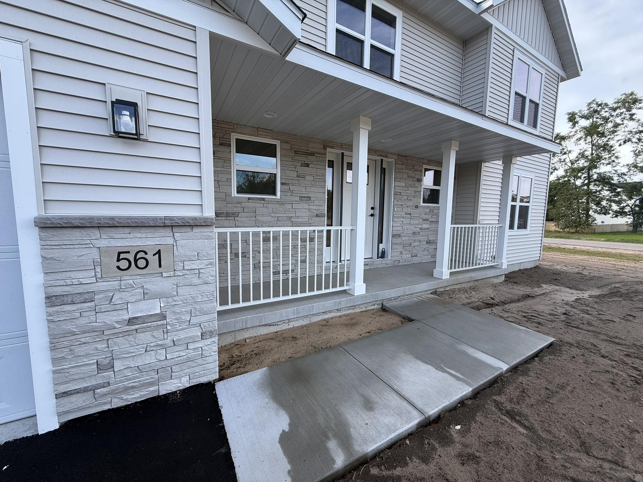 561 Amberwood Way Property Photo 4