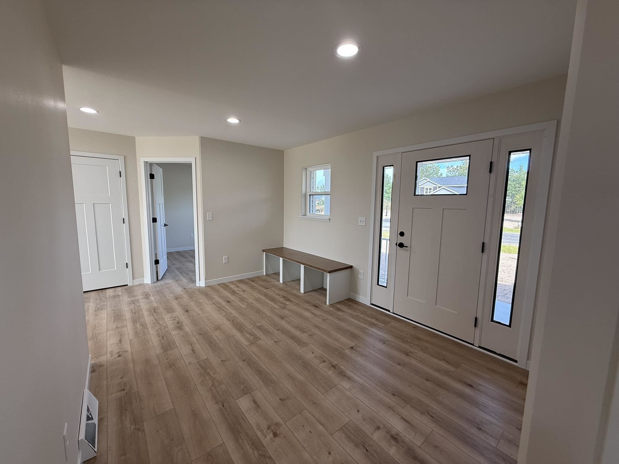 561 Amberwood Way Property Photo 5