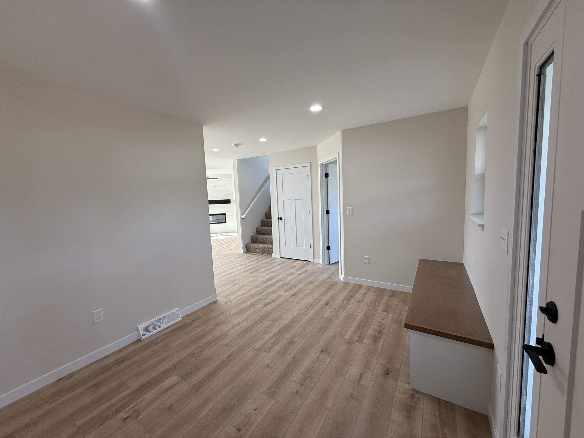 561 Amberwood Way Property Photo 6
