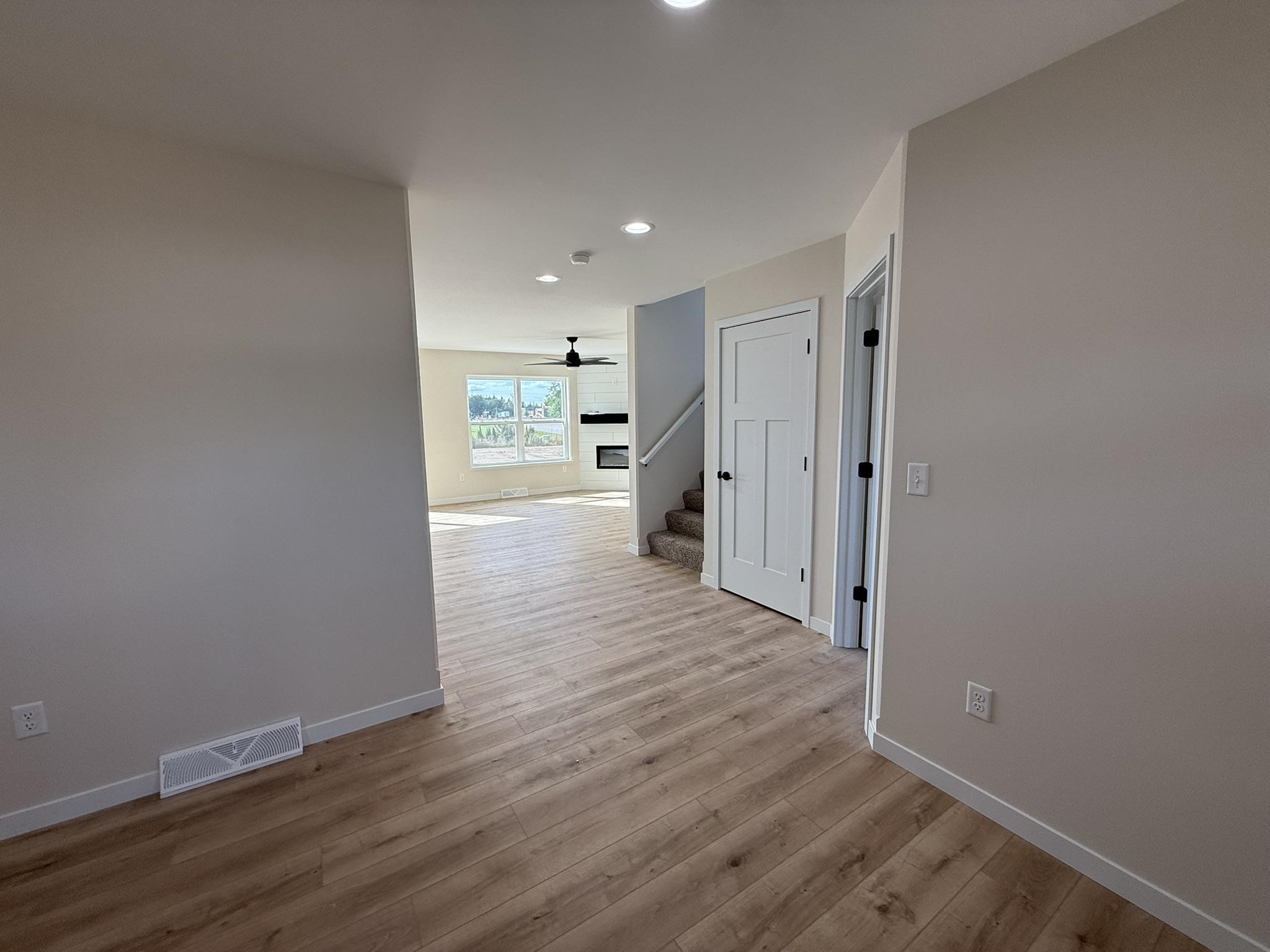561 Amberwood Way Property Photo 7