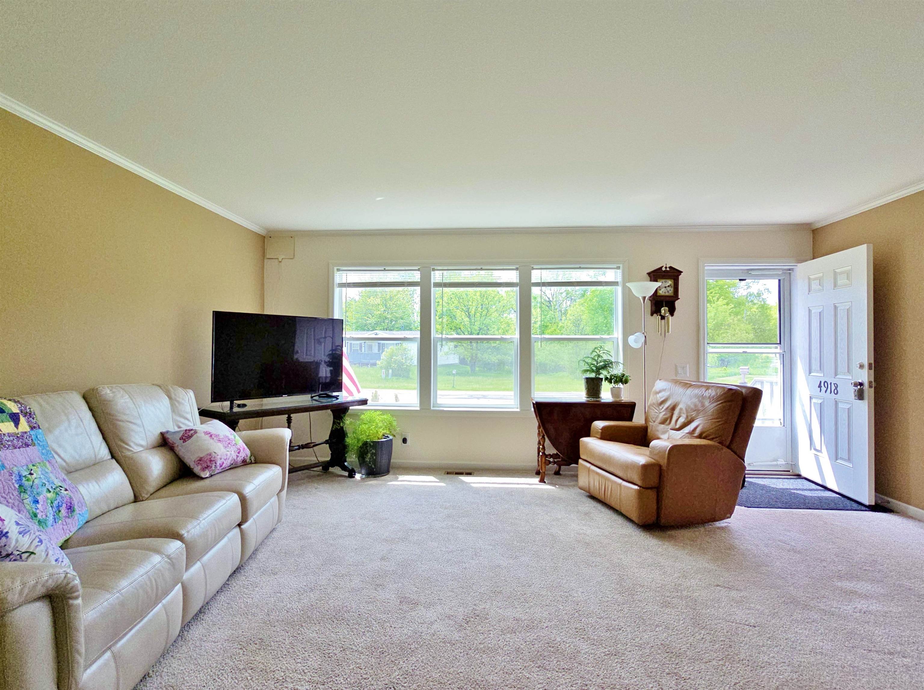 4918 Meadow Lane Property Photo 2