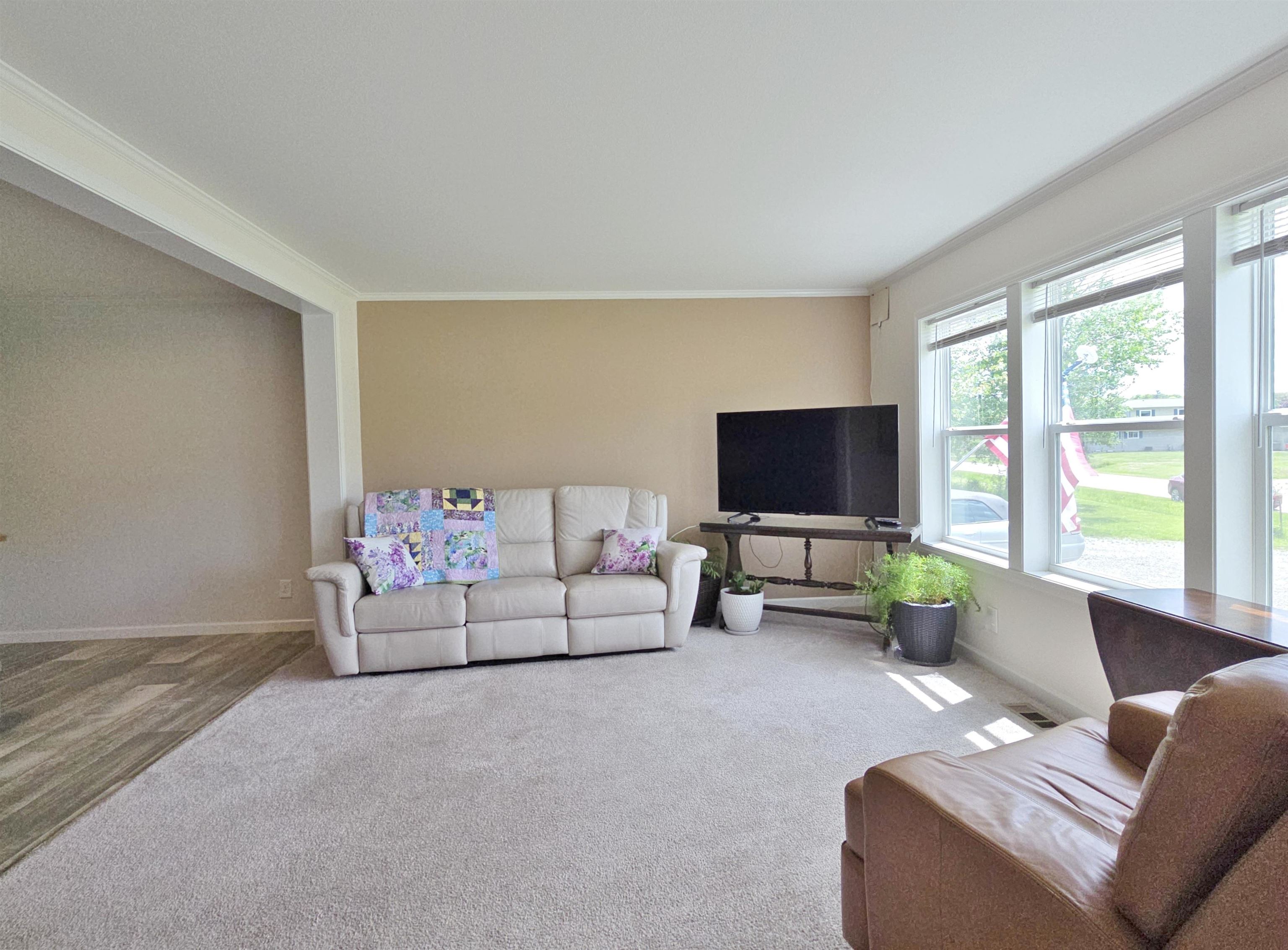 4918 Meadow Lane Property Photo 3