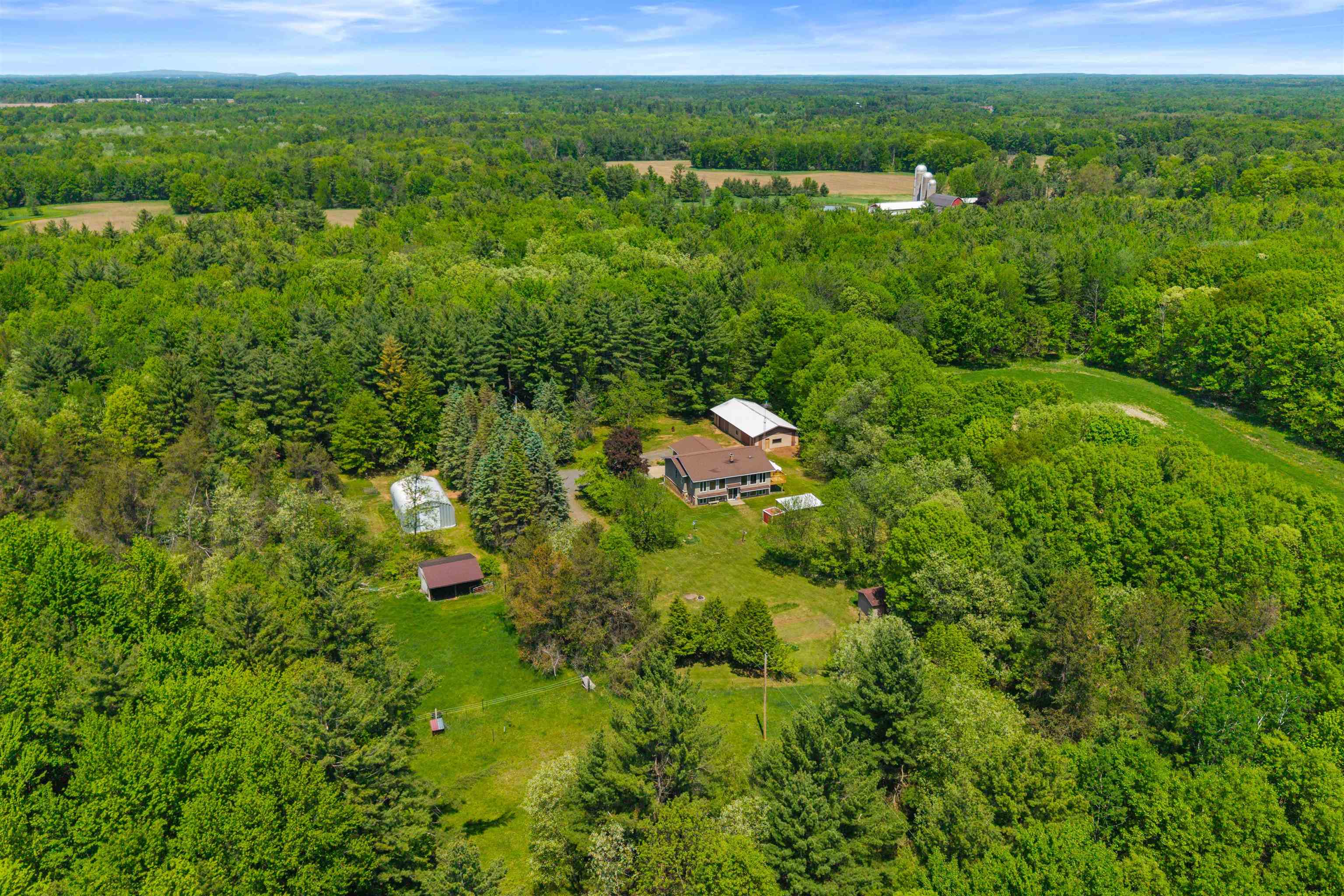 2401 Lakeview Drive Property Photo 2