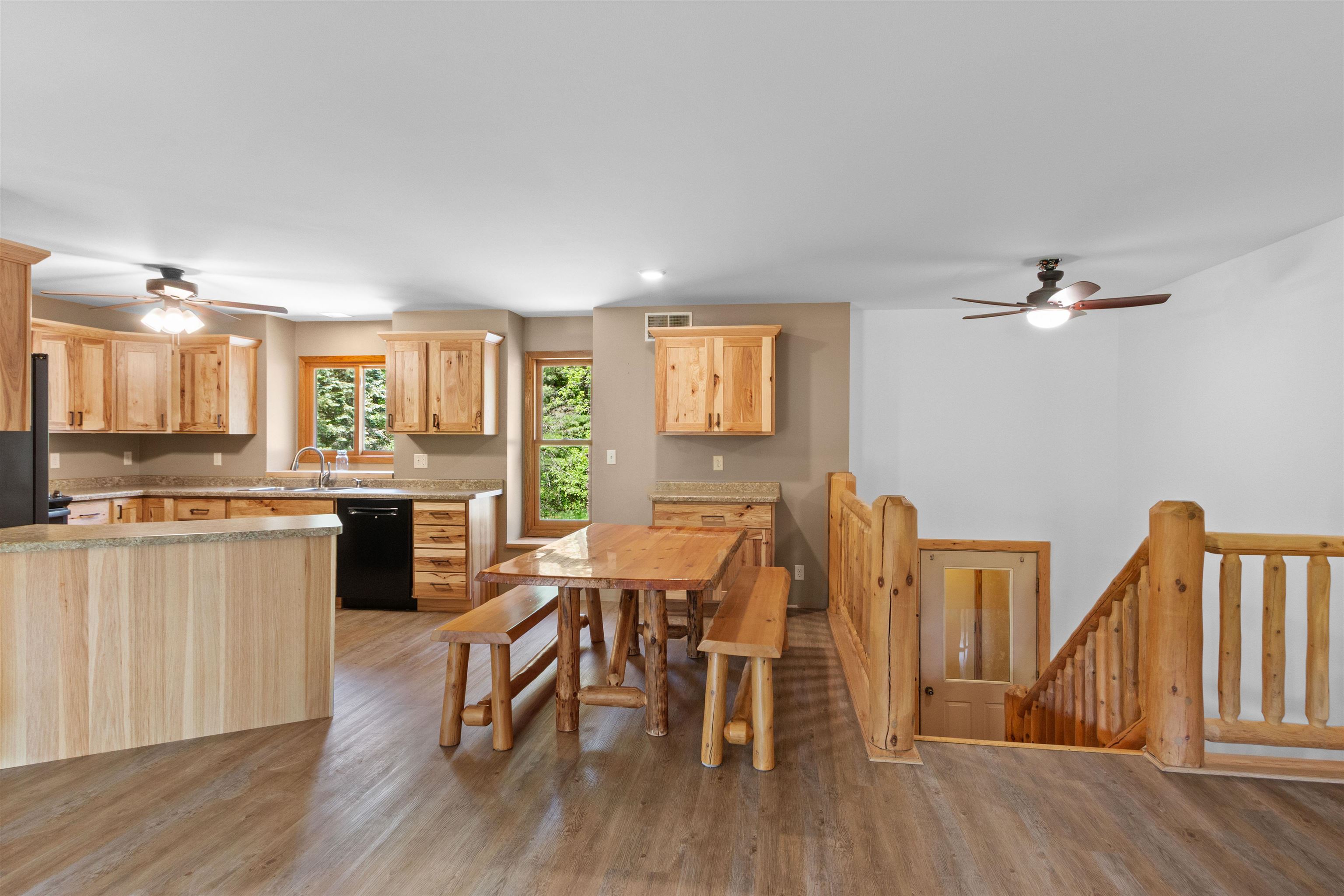 2401 Lakeview Drive Property Photo 6