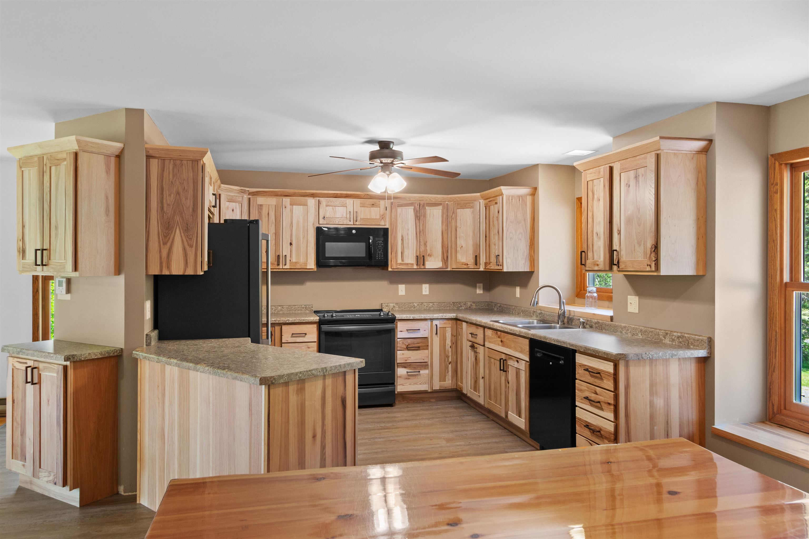 2401 Lakeview Drive Property Photo 7