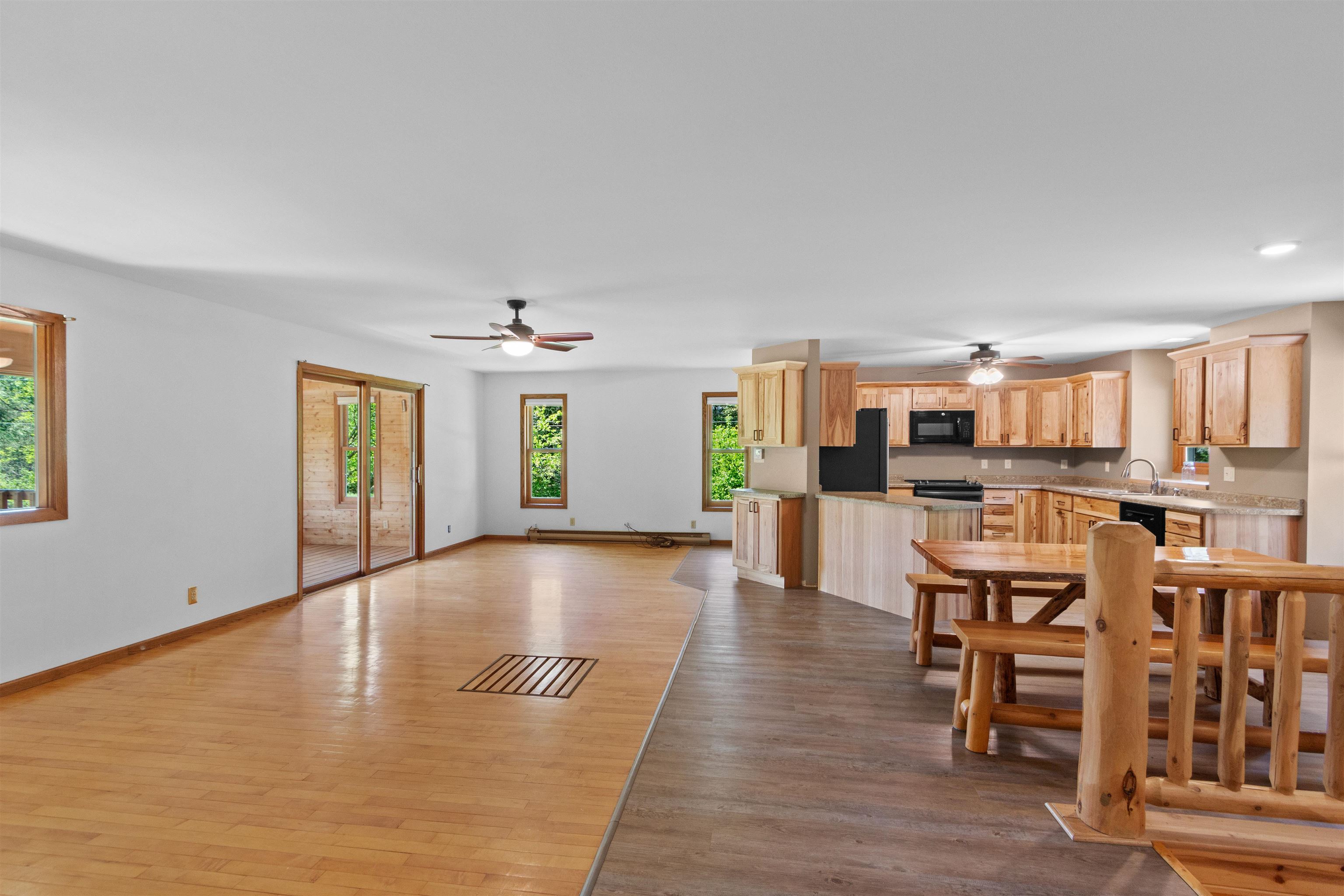 2401 Lakeview Drive Property Photo 9