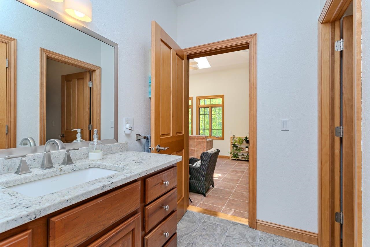 225210 Maplewood Drive Property Photo 33