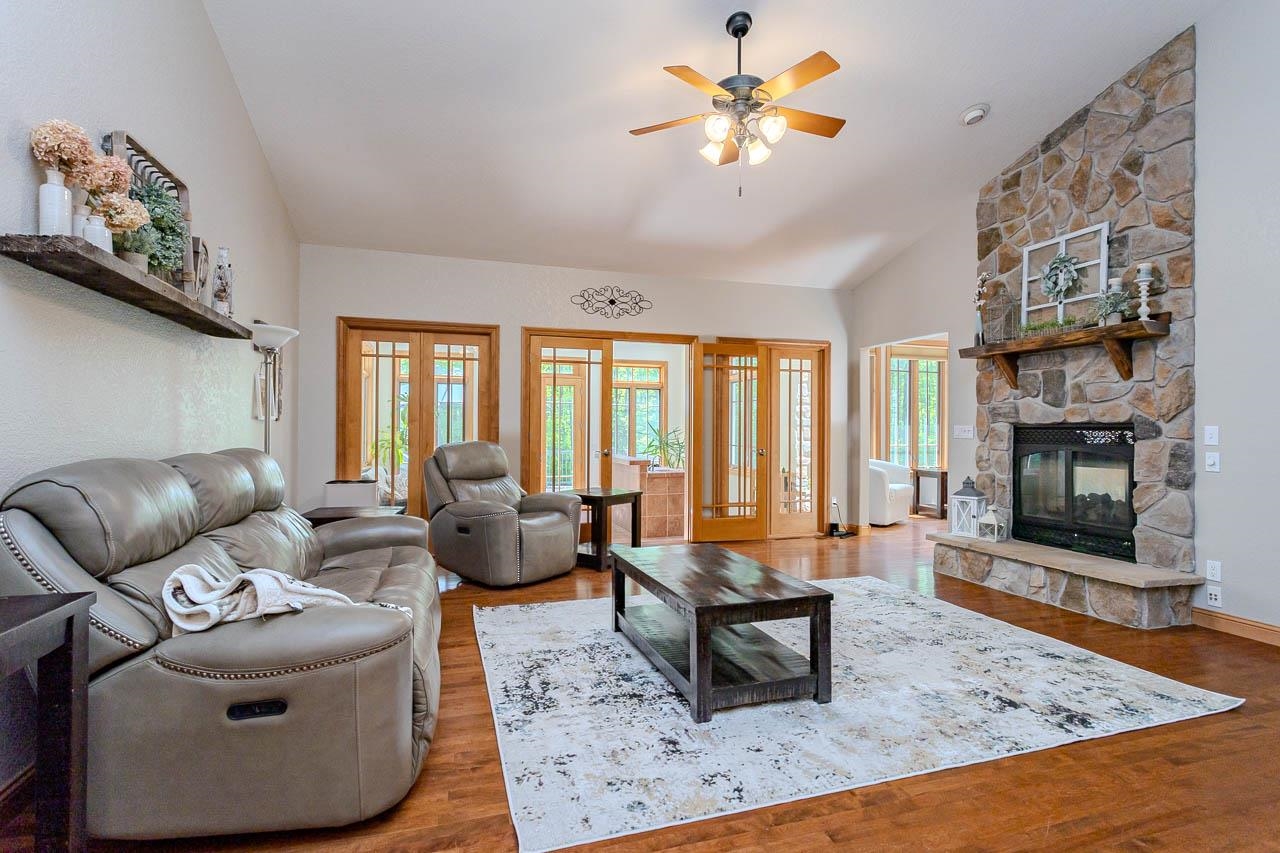 225210 Maplewood Drive Property Photo 36