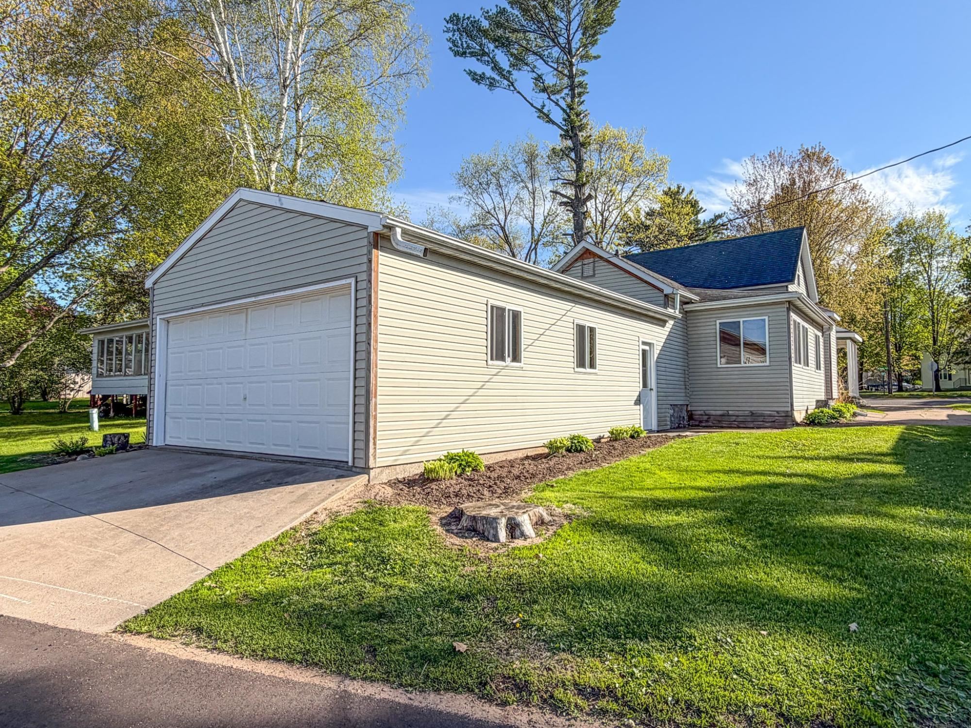 355 N Avon Avenue Property Photo 4