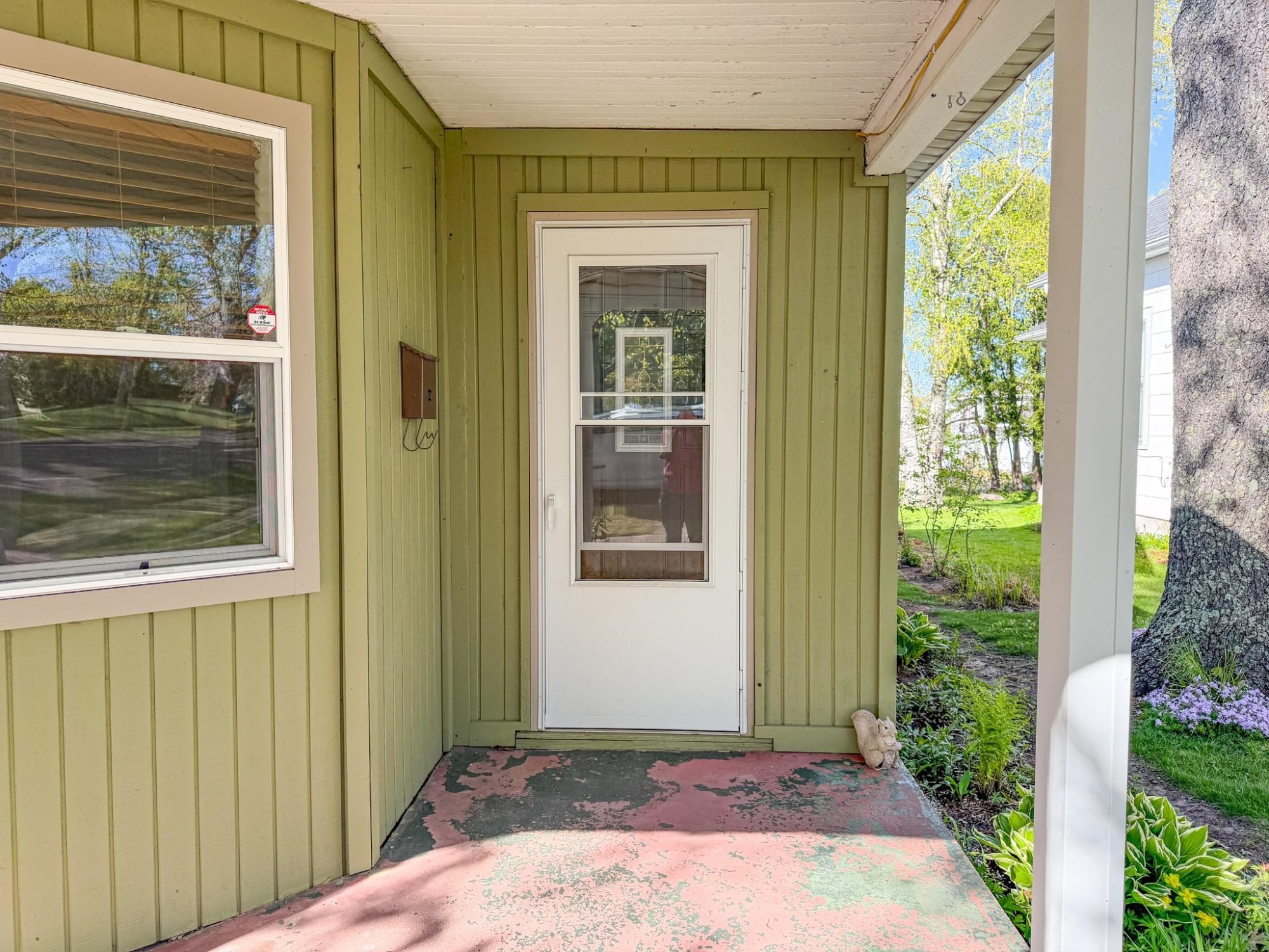 355 N Avon Avenue Property Photo 6
