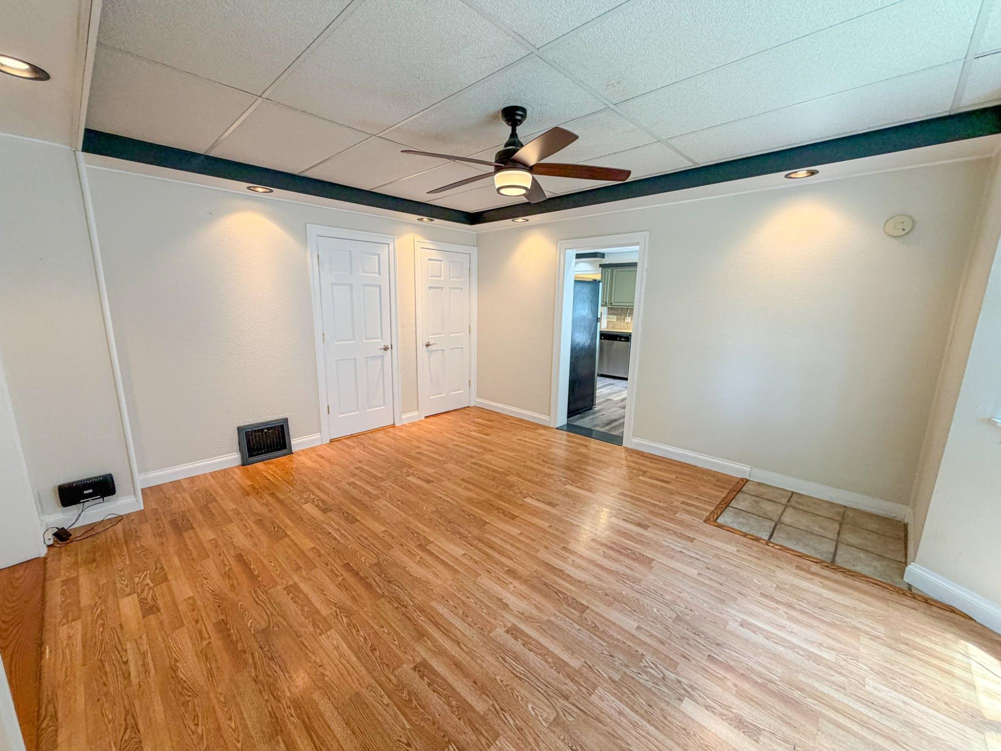 355 N Avon Avenue Property Photo 8