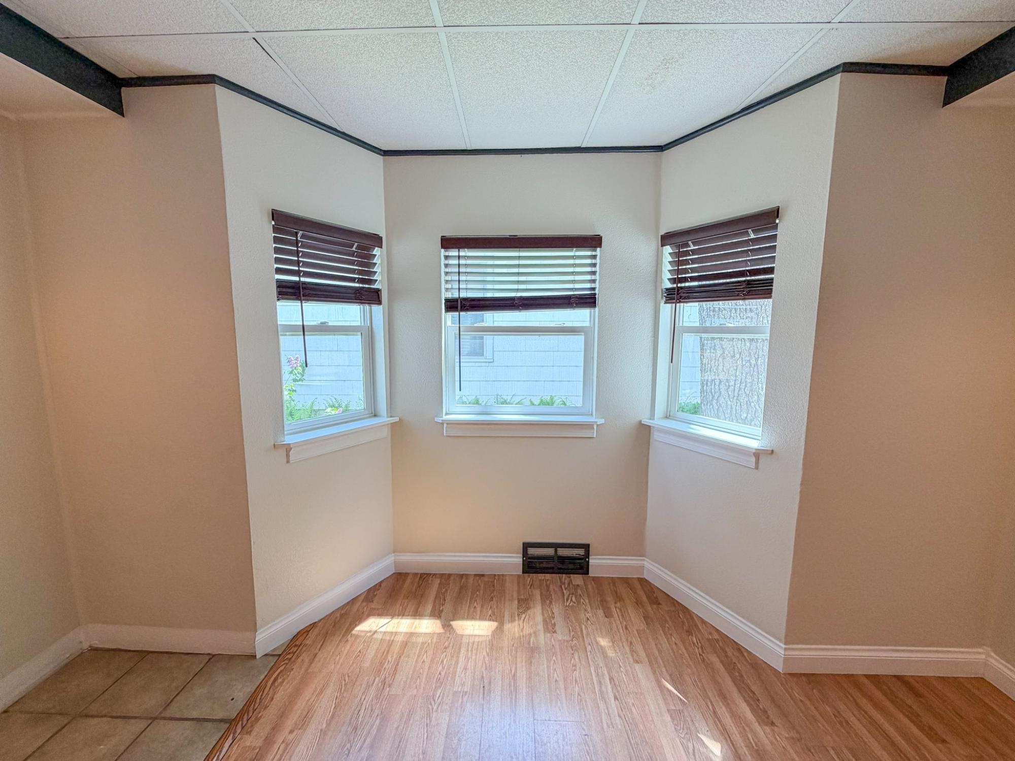 355 N Avon Avenue Property Photo 10