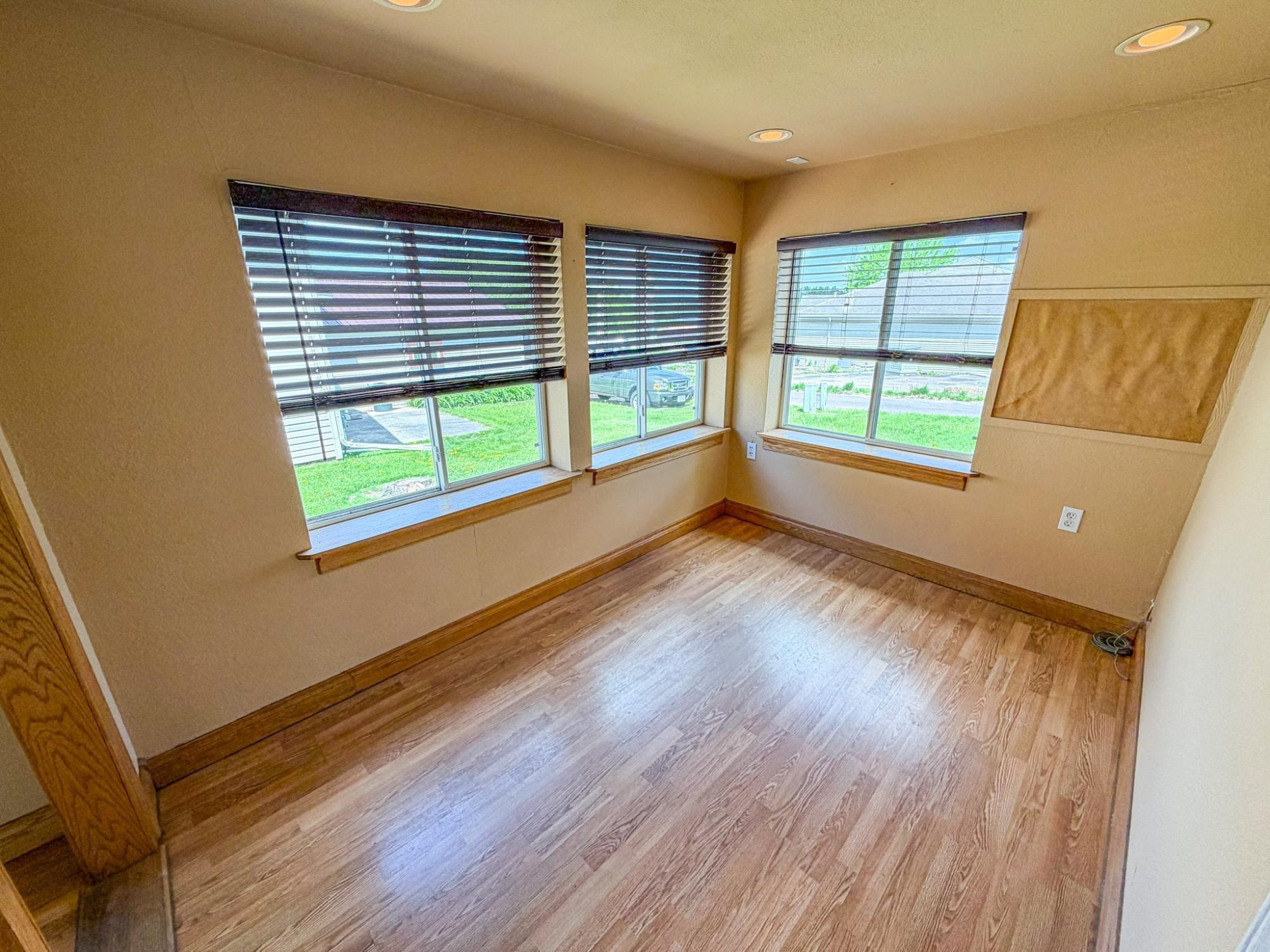 355 N Avon Avenue Property Photo 23