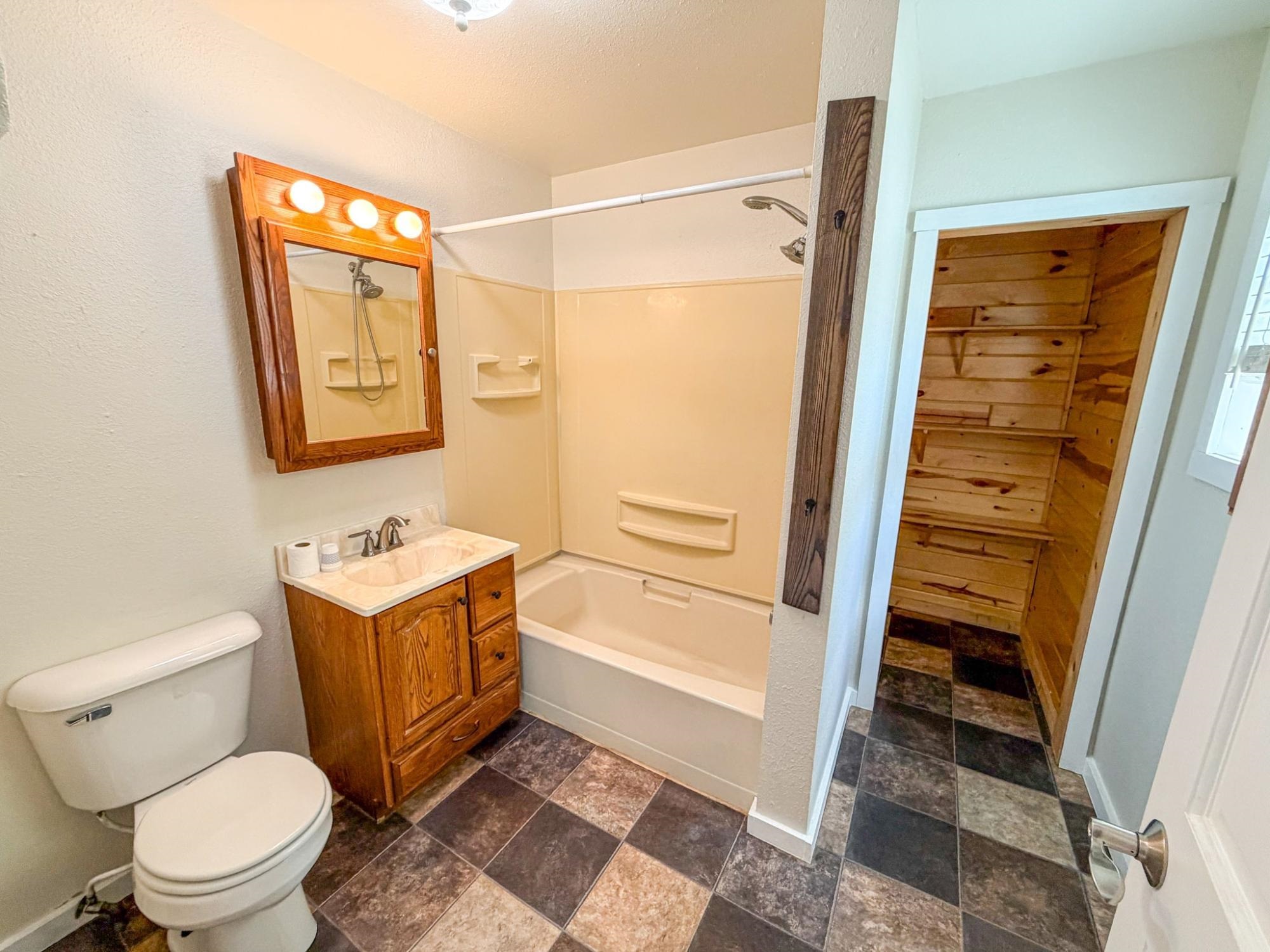 355 N Avon Avenue Property Photo 27