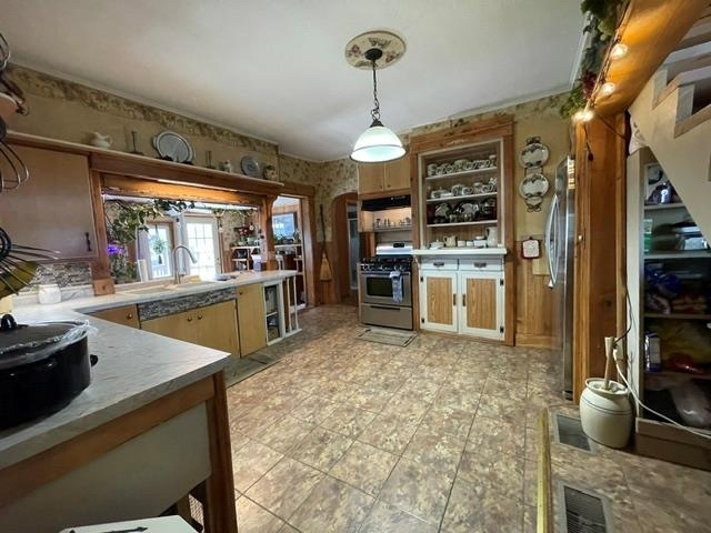 719 Clermont Street Property Photo 11