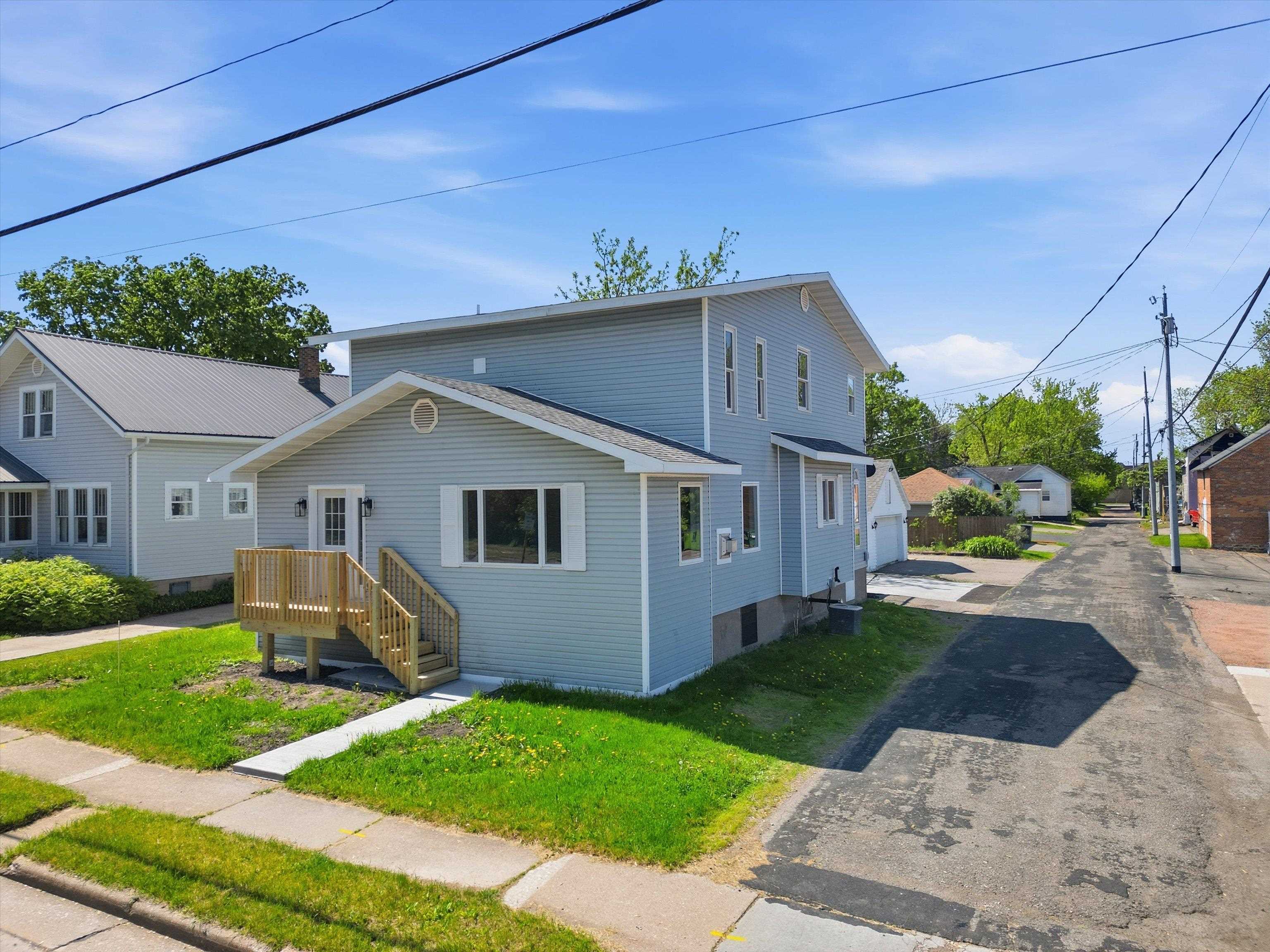 208 E 4TH STREET Property Photo 1