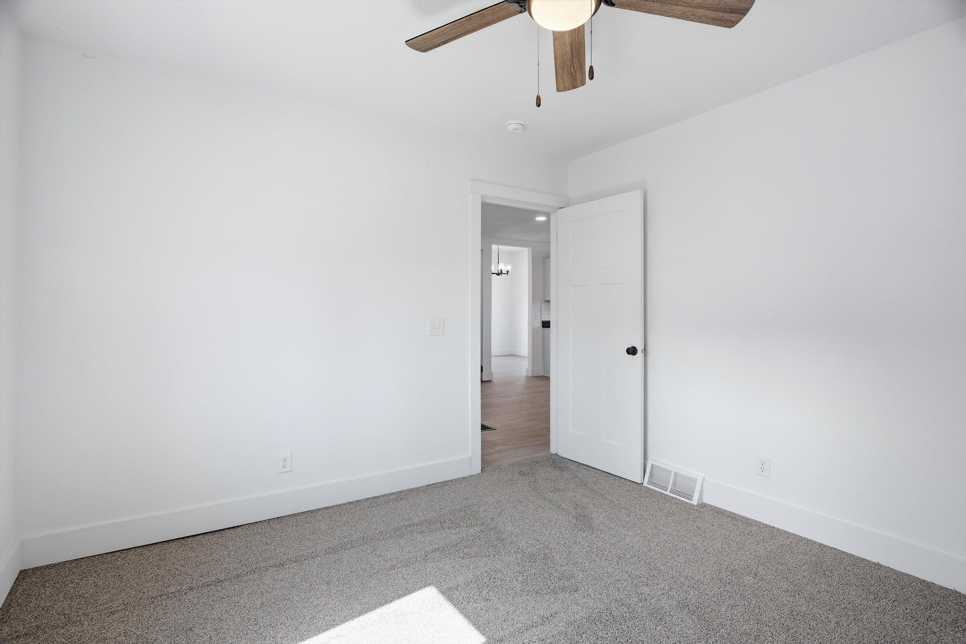 208 E 4th Street Property Photo 18