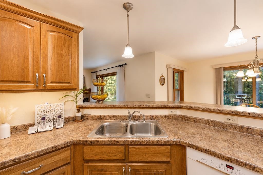 5321 Fox Run Drive Property Photo 4