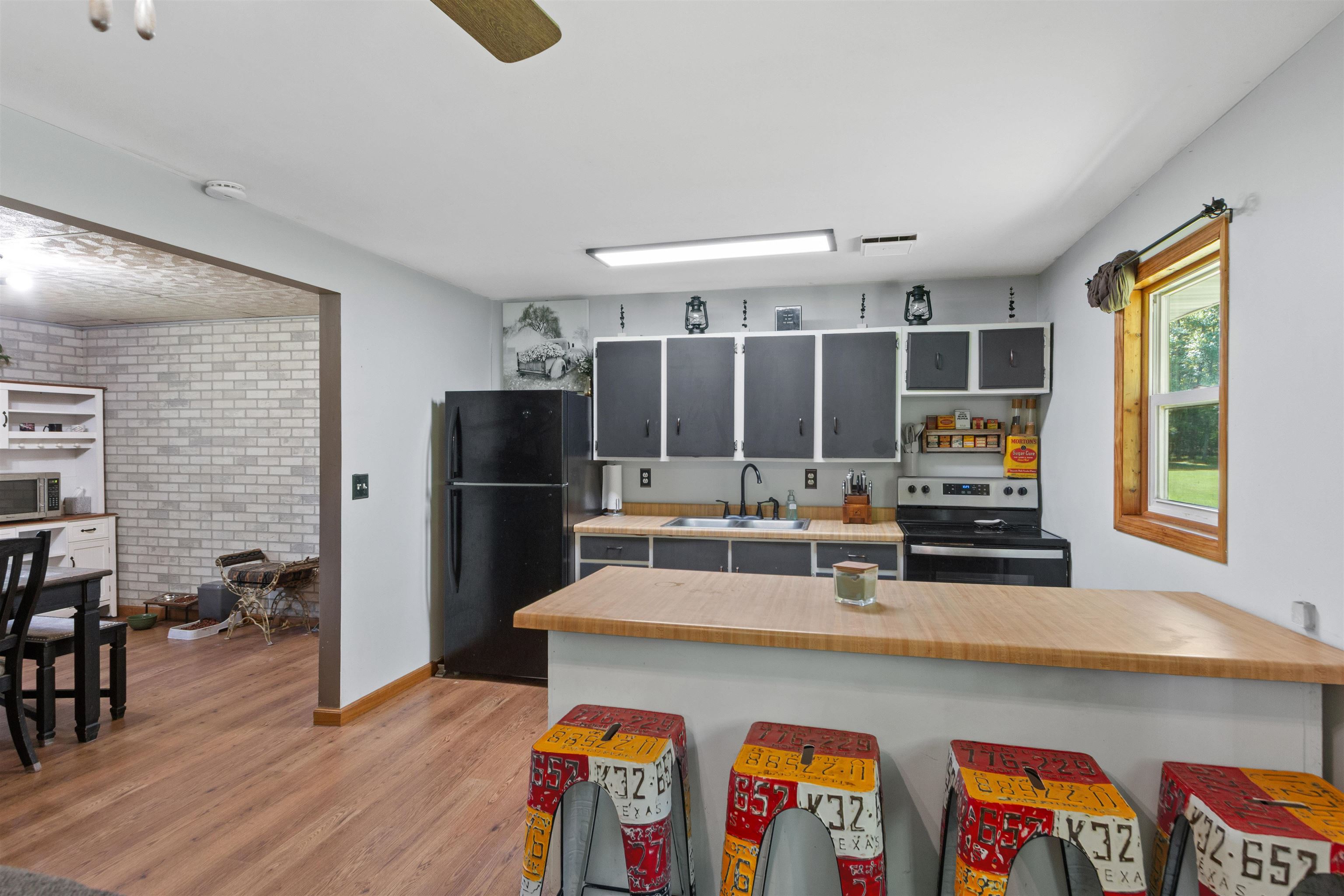 886 Mckeel Road Property Photo 4
