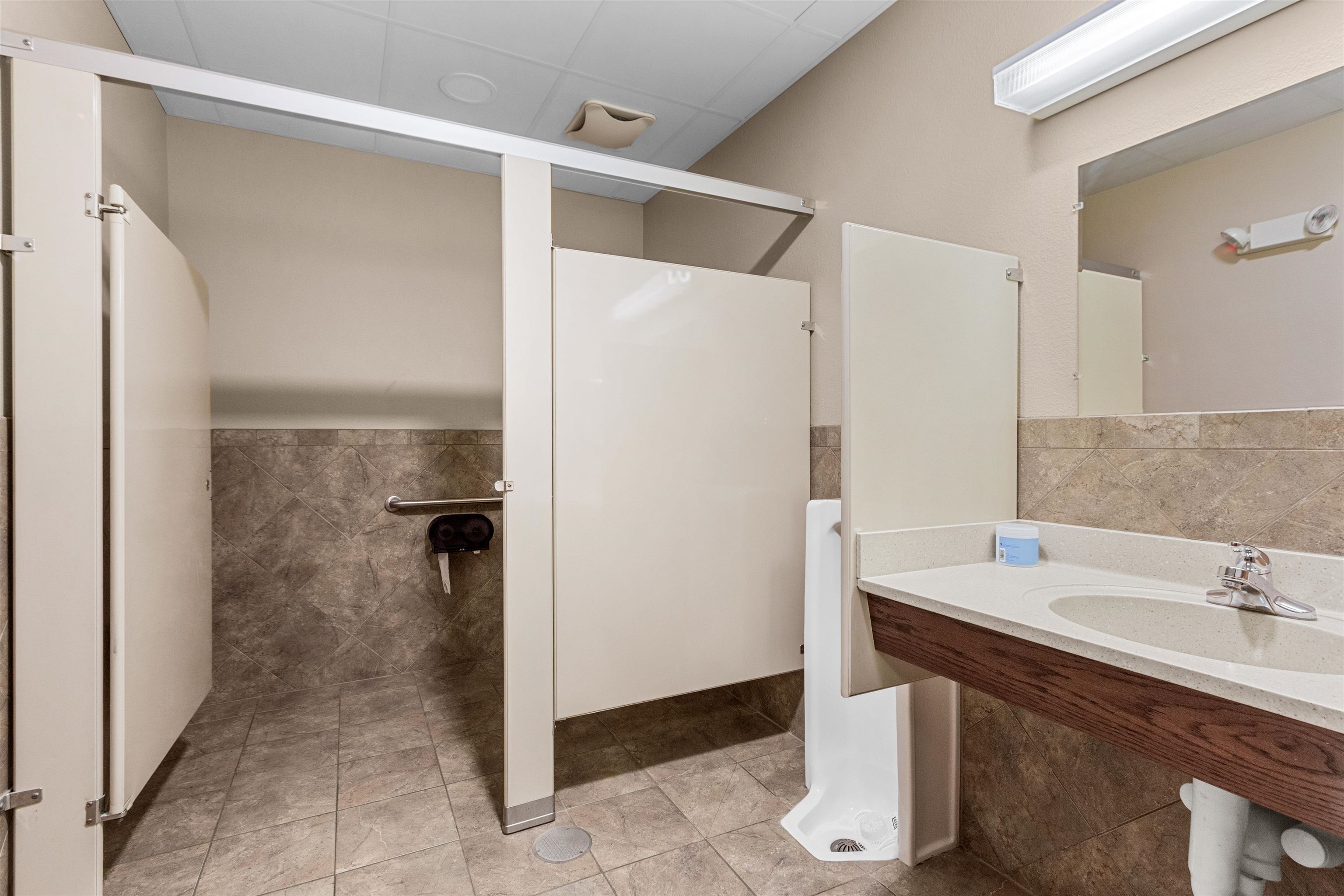 3233a Business Park Drive Property Photo 24