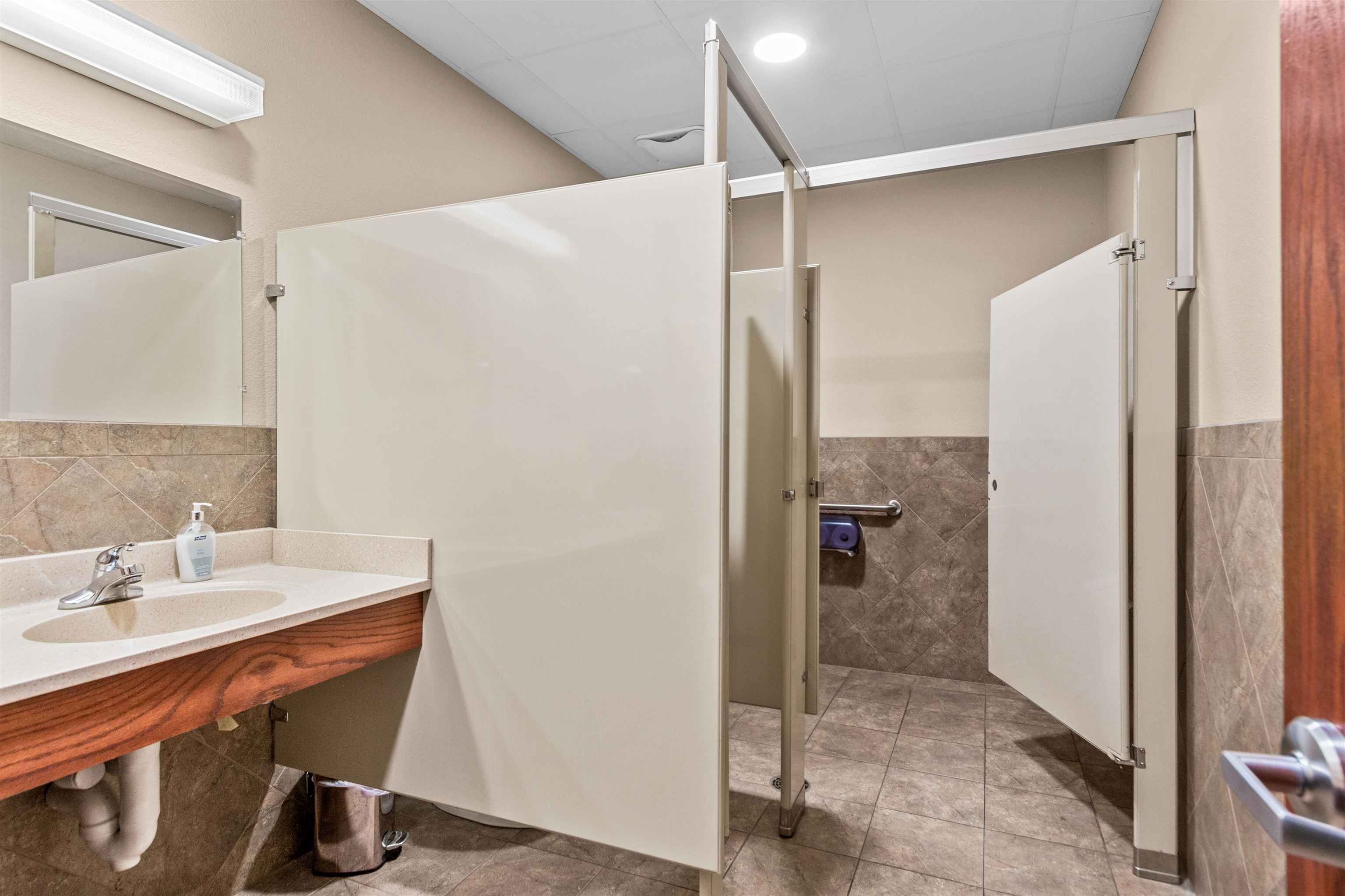 3233a Business Park Drive Property Photo 25