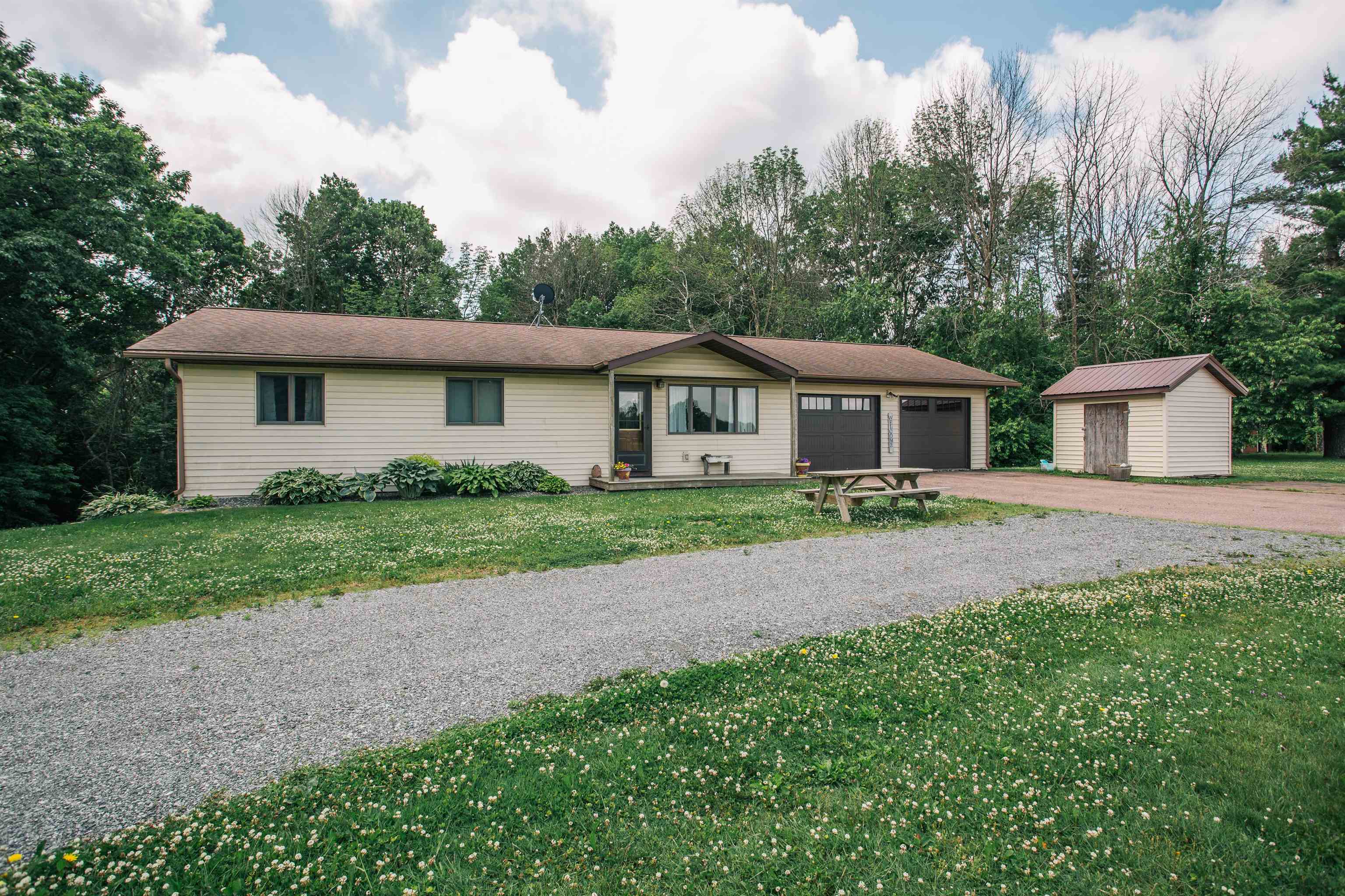 W6833 Ridge Road Property Photo 1